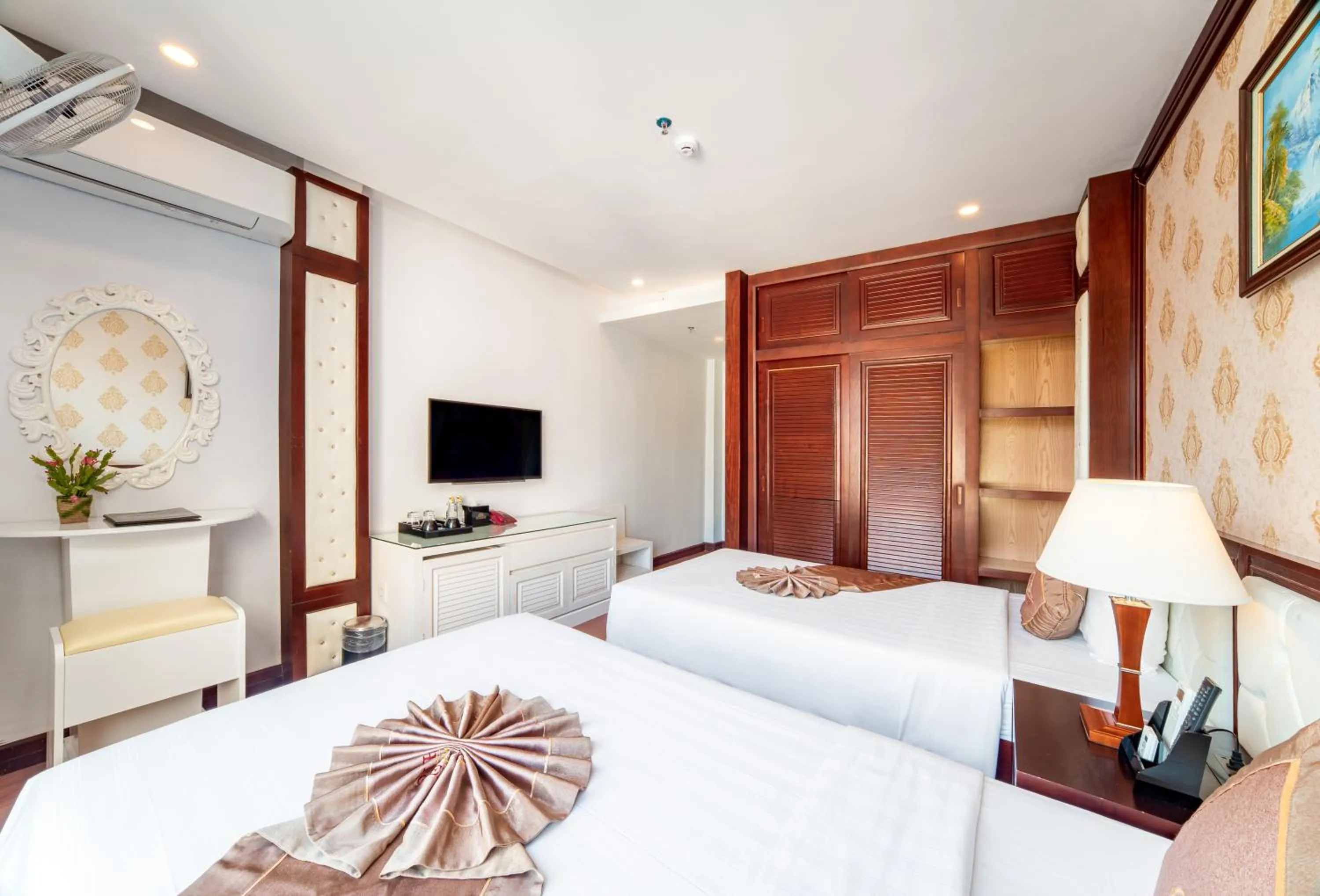 Standard Twin Room in Thai Ha Hotel