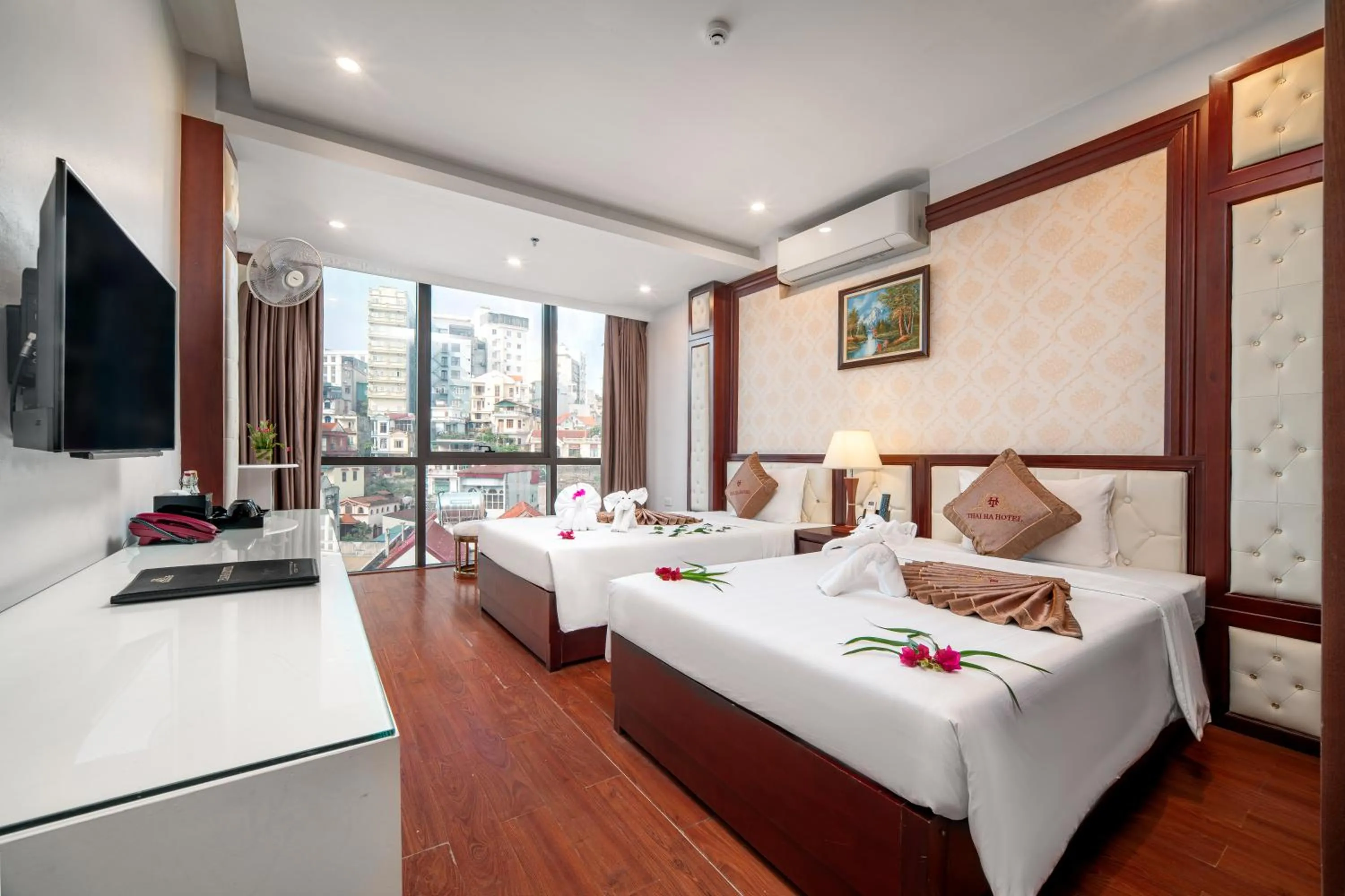 Deluxe Twin Room in Thai Ha Hotel