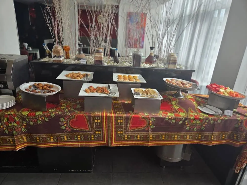 Restaurant/places to eat in Onomo Hotel Dar es Salaam