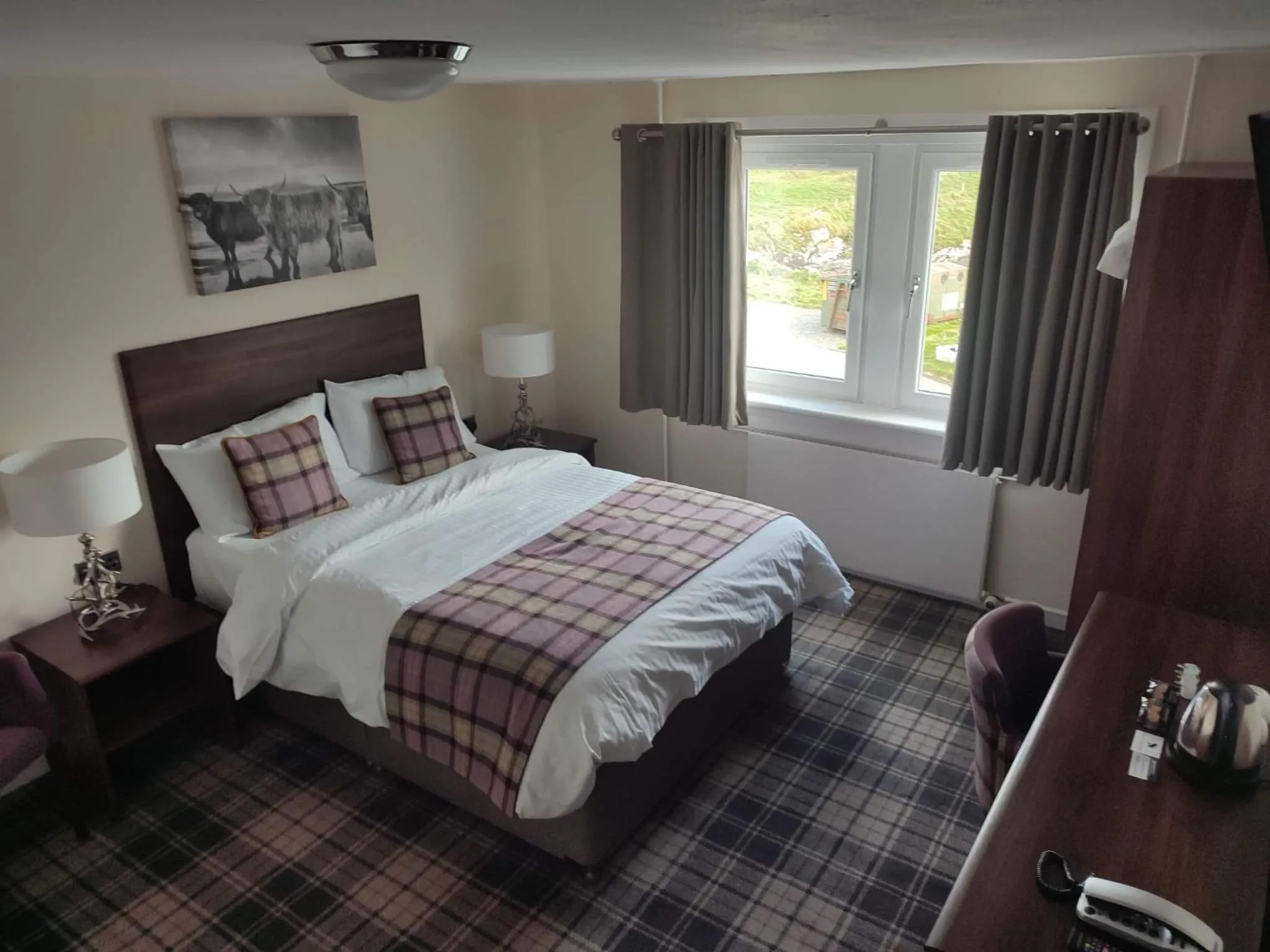 Family Room with Sea View in Lochmaddy Hotel