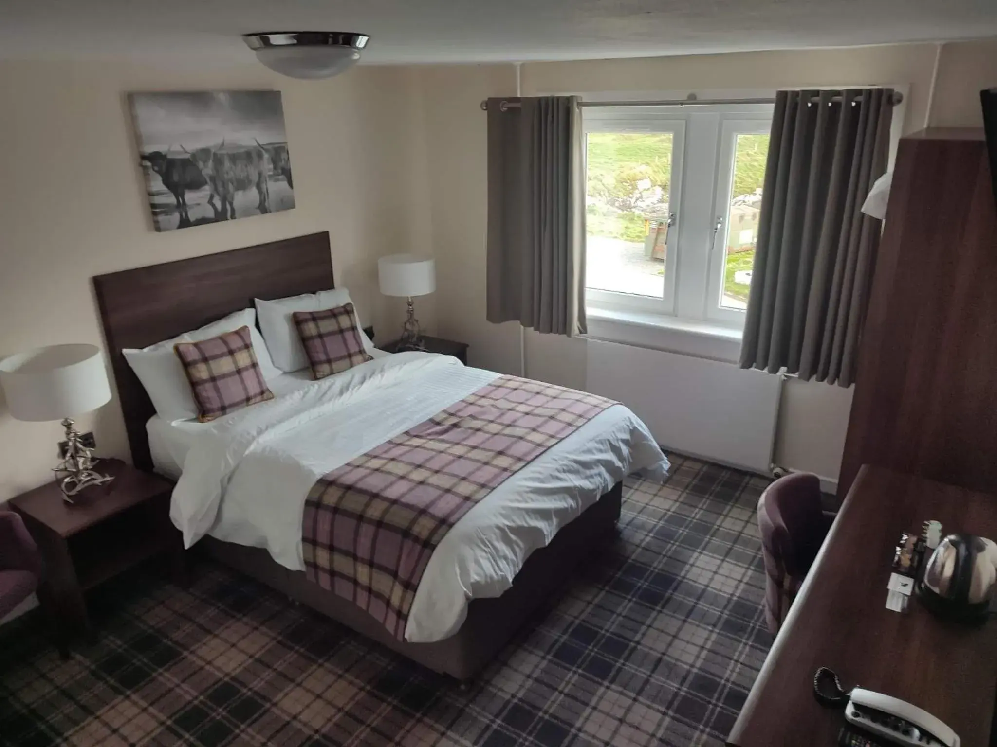 Family Room with Sea View in Lochmaddy Hotel Family Room with Sea View in Lochmaddy Hotel