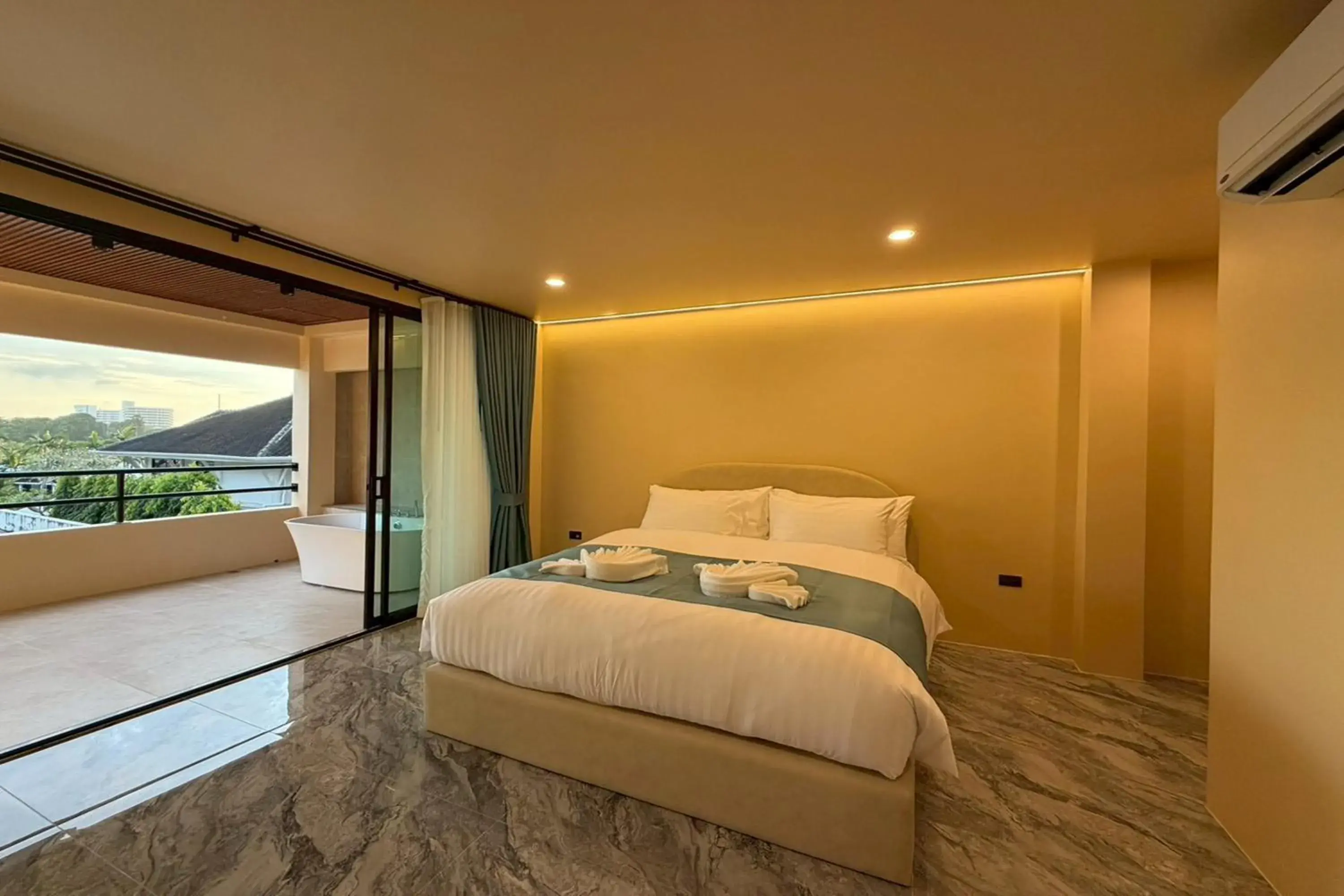 Deluxe Double Room in Sand Maré Karon Hotel Deluxe Double Room in Sand Maré Karon Hotel
