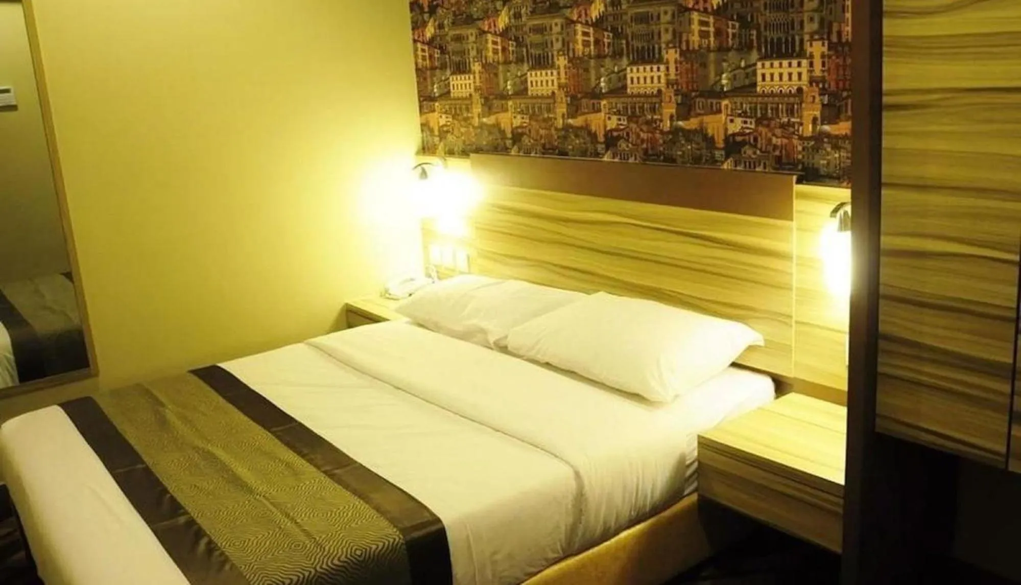 Deluxe Double Room in Victory City Hotel Crystal Bay