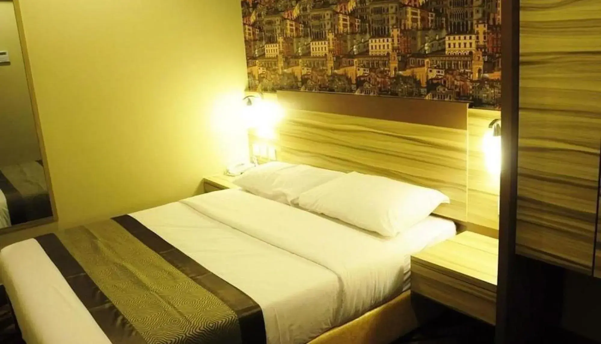 Deluxe Double Room in Victory City Hotel Crystal Bay Deluxe Double Room in Victory City Hotel Crystal Bay