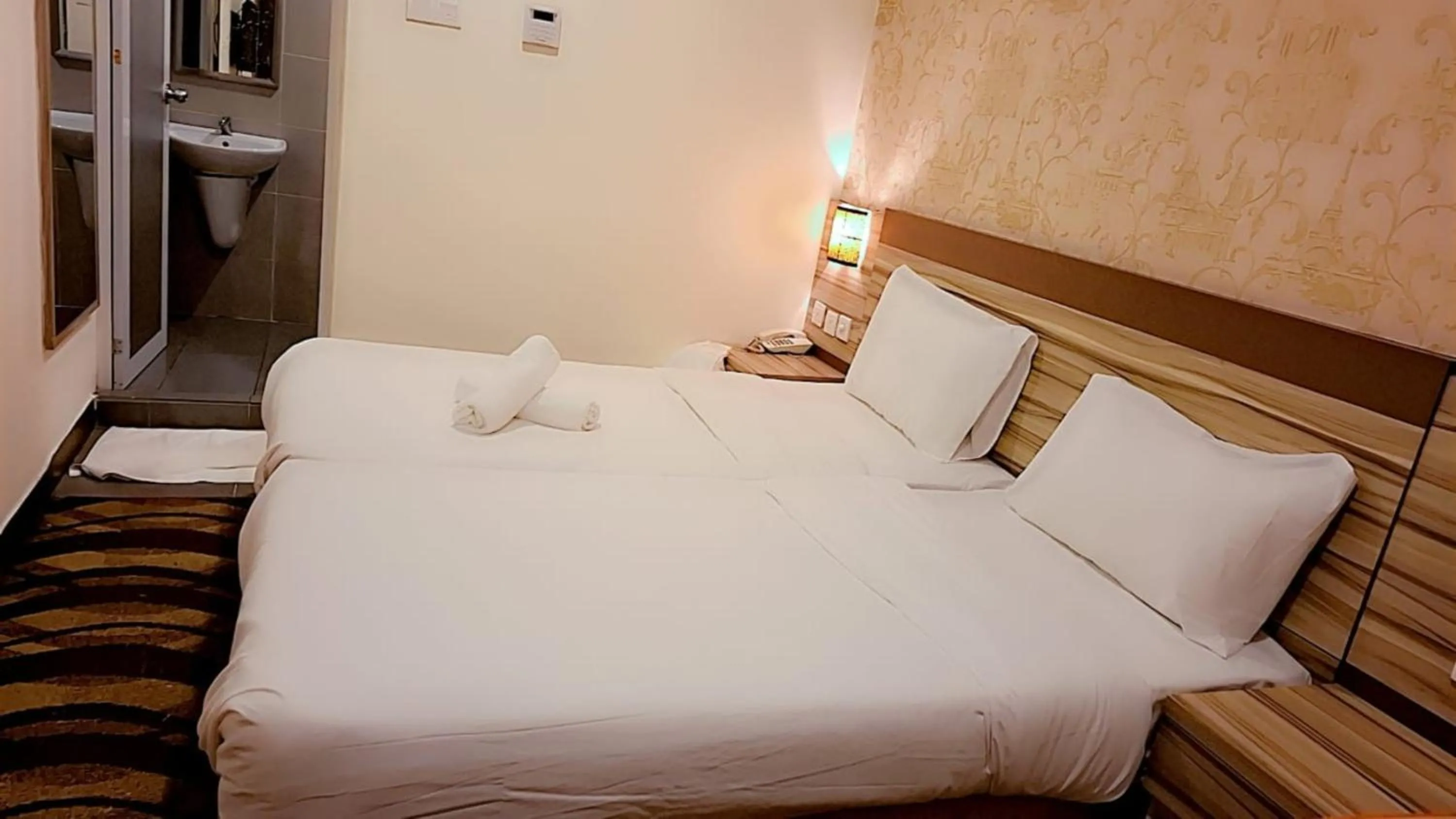 Standard Twin Room in Victory City Hotel Crystal Bay