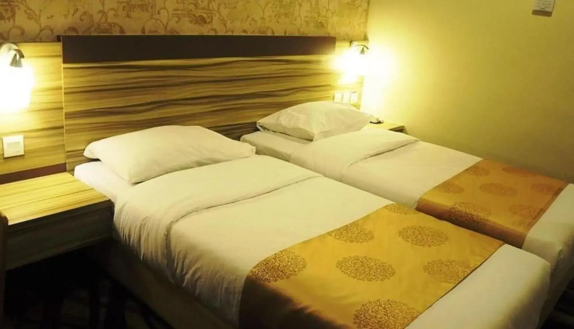 Deluxe Twin Room in Victory City Hotel Crystal Bay Deluxe Twin Room in Victory City Hotel Crystal Bay