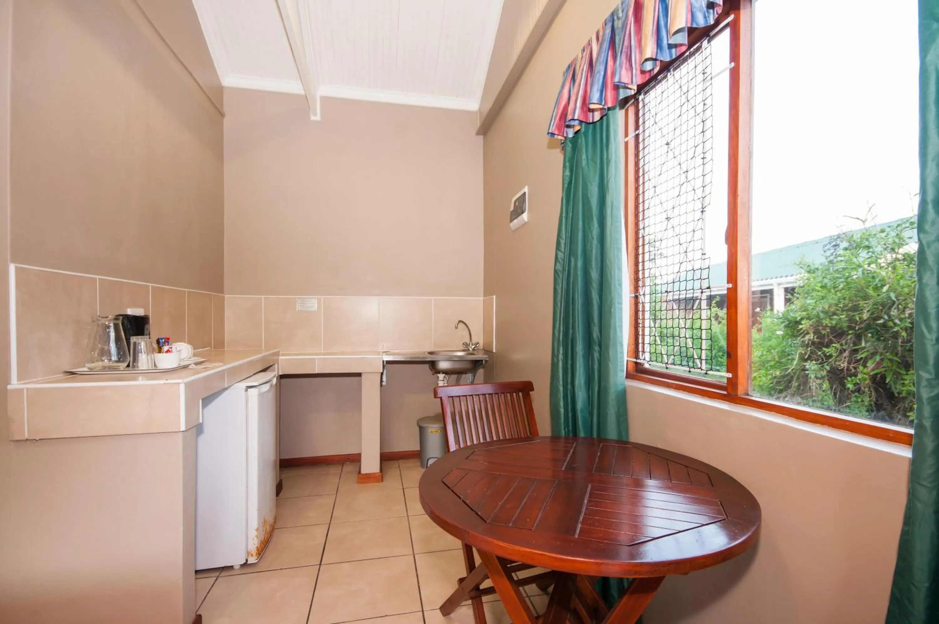 Coffee/tea facilities in Pine Lodge Resort