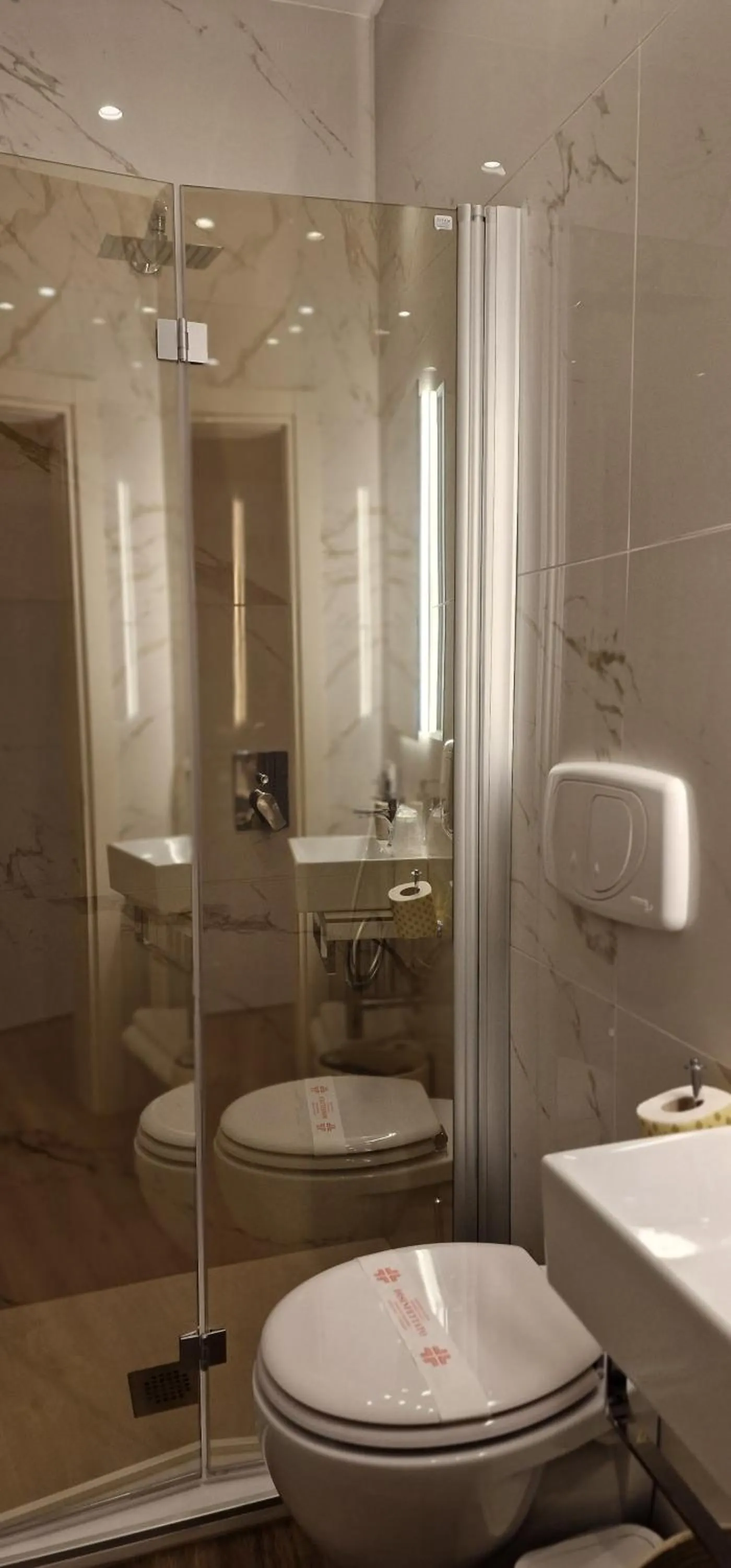 Shower in Hotel La Rocca