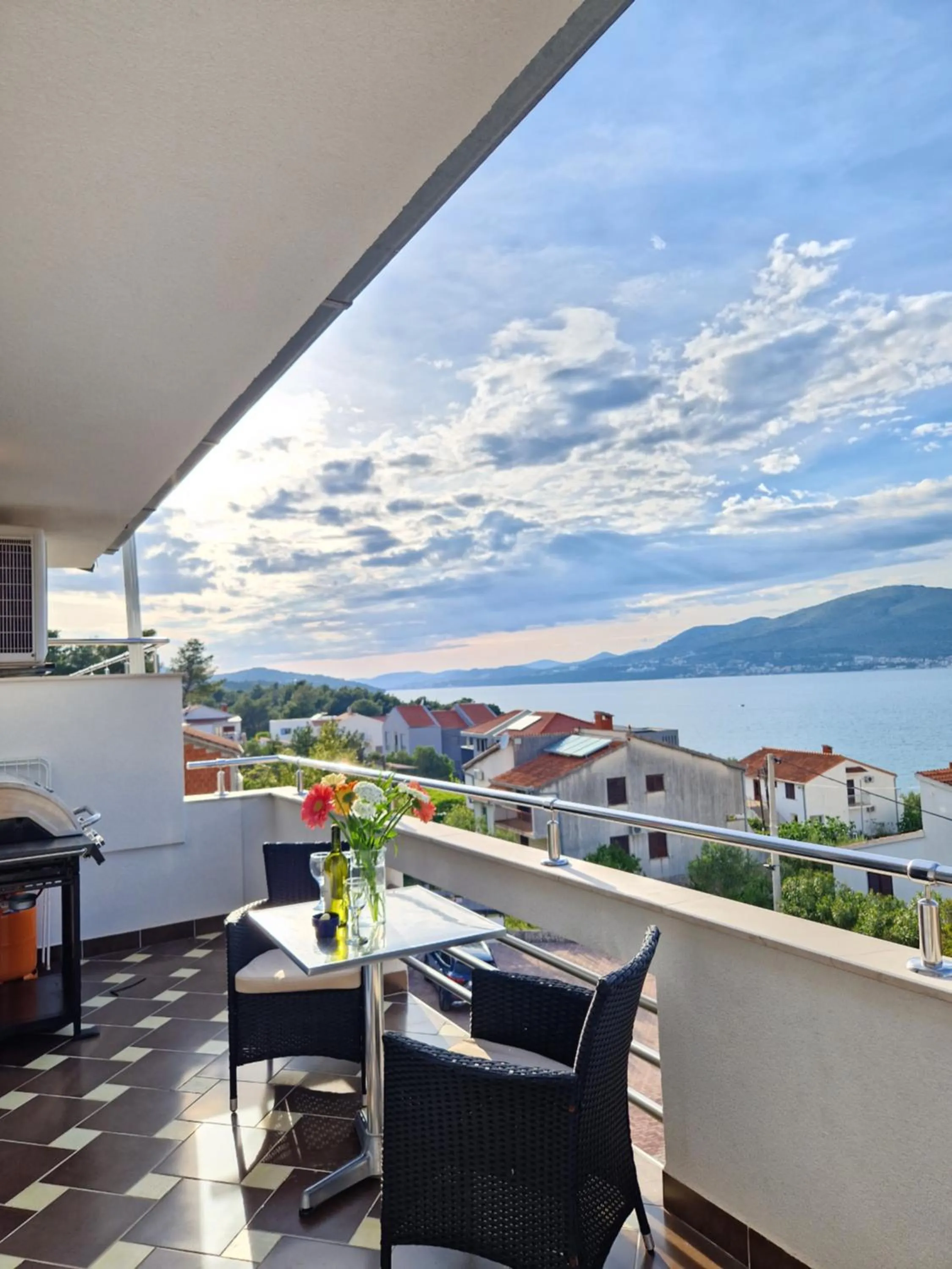 Apartments Silva with a view of sea