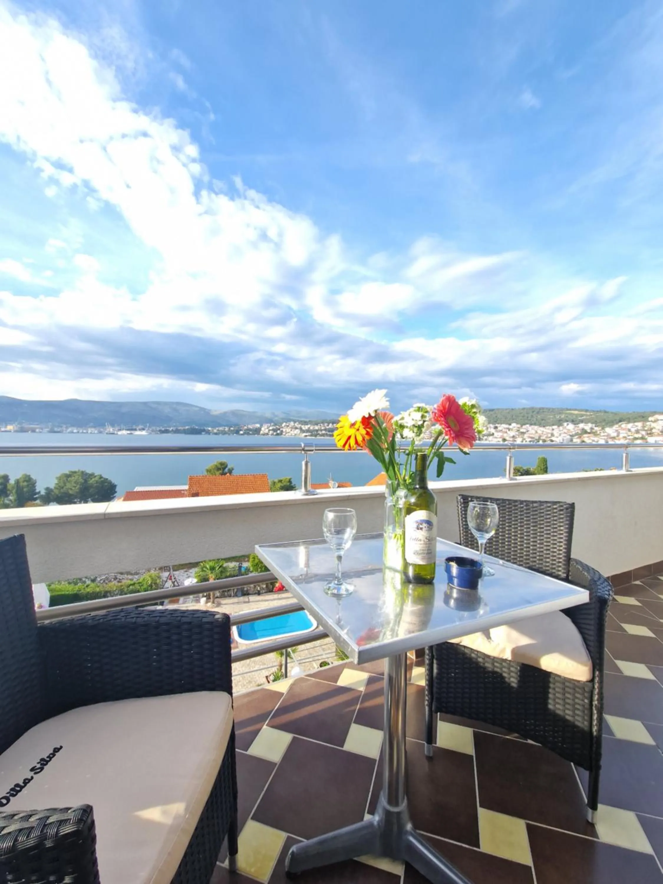 Apartments Silva with a view of sea