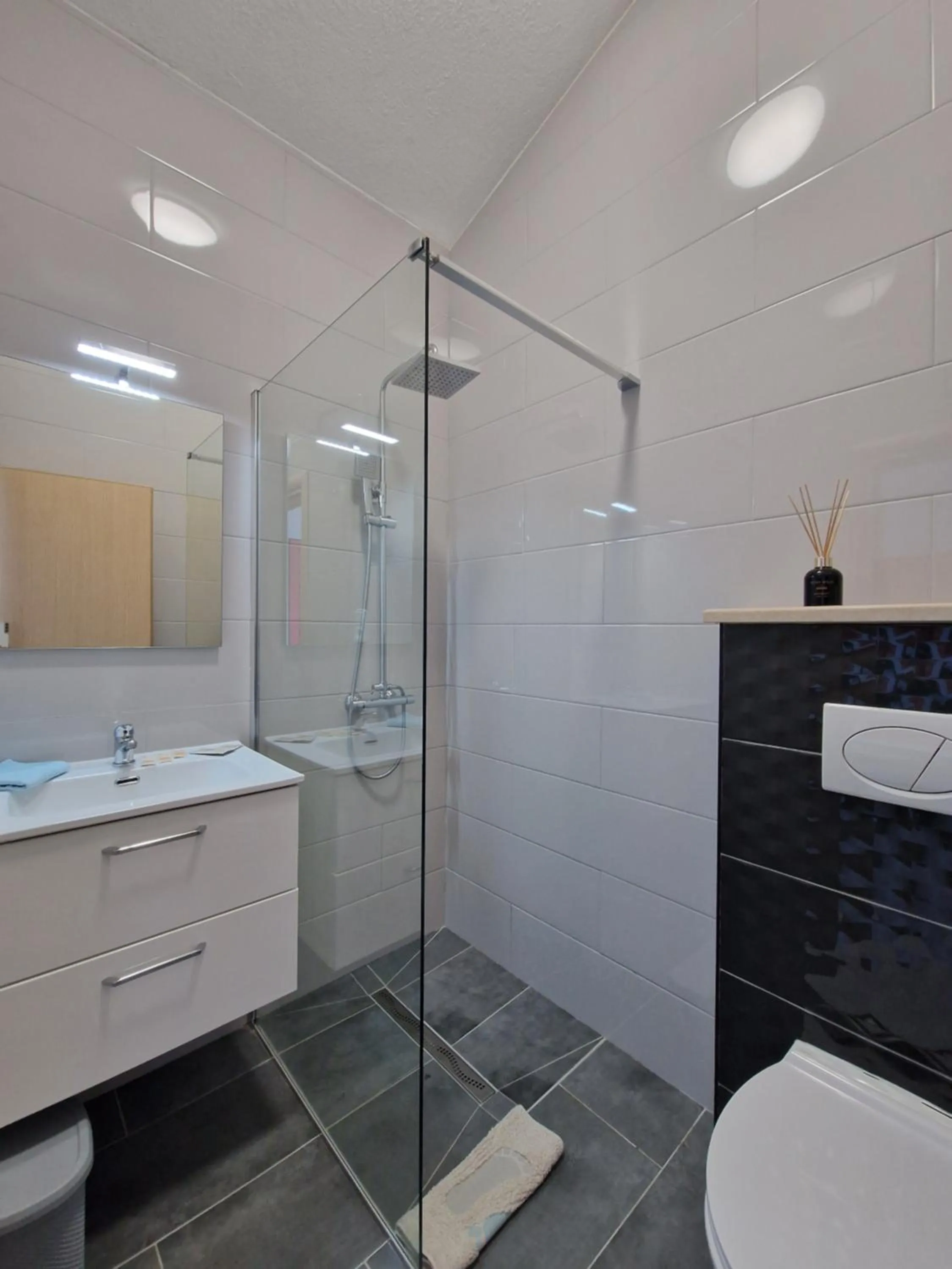 Apartments Silva with a view of sea