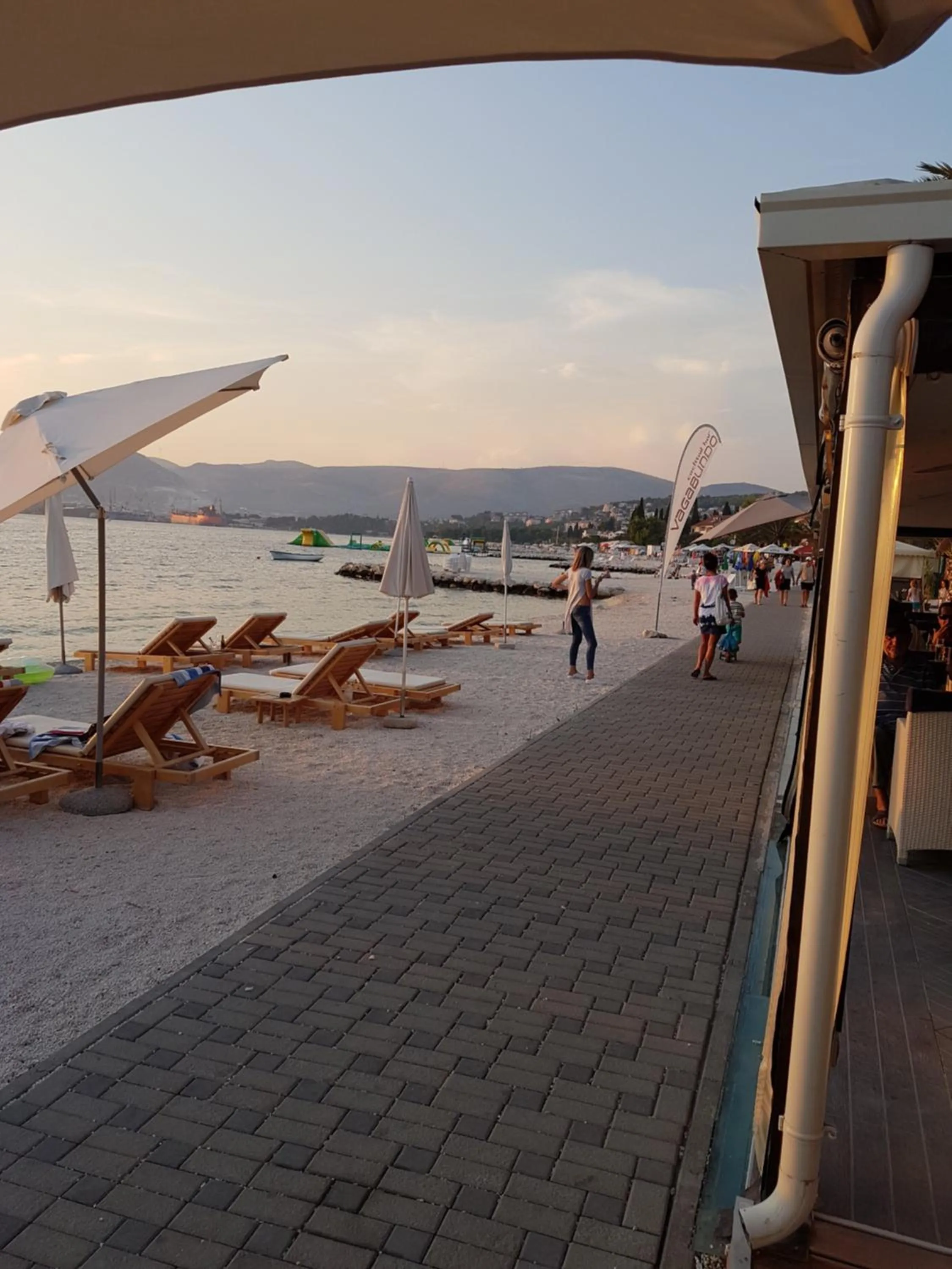 Restaurant/places to eat in Apartments Silva with a view of sea