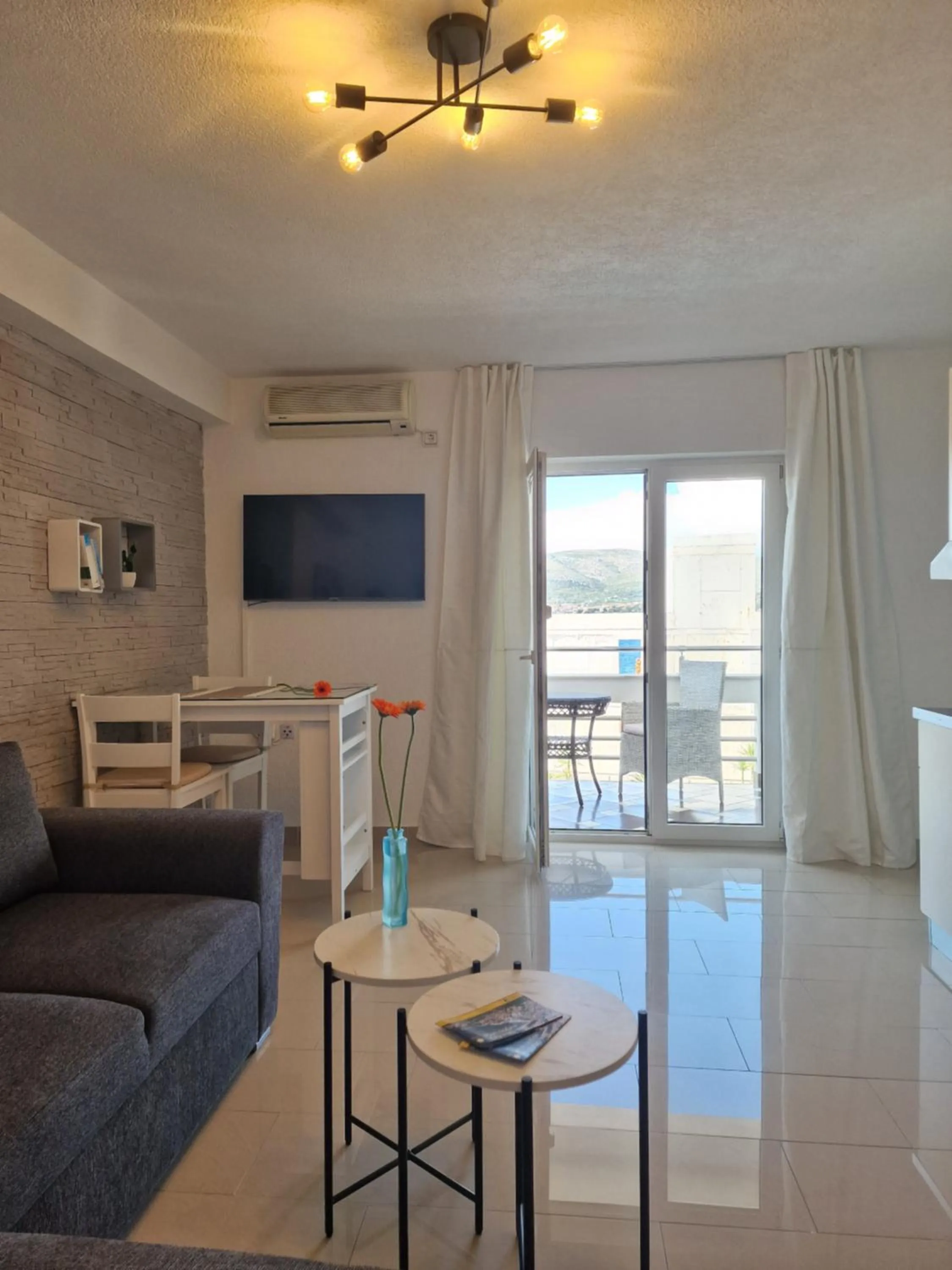 Apartments Silva with a view of sea