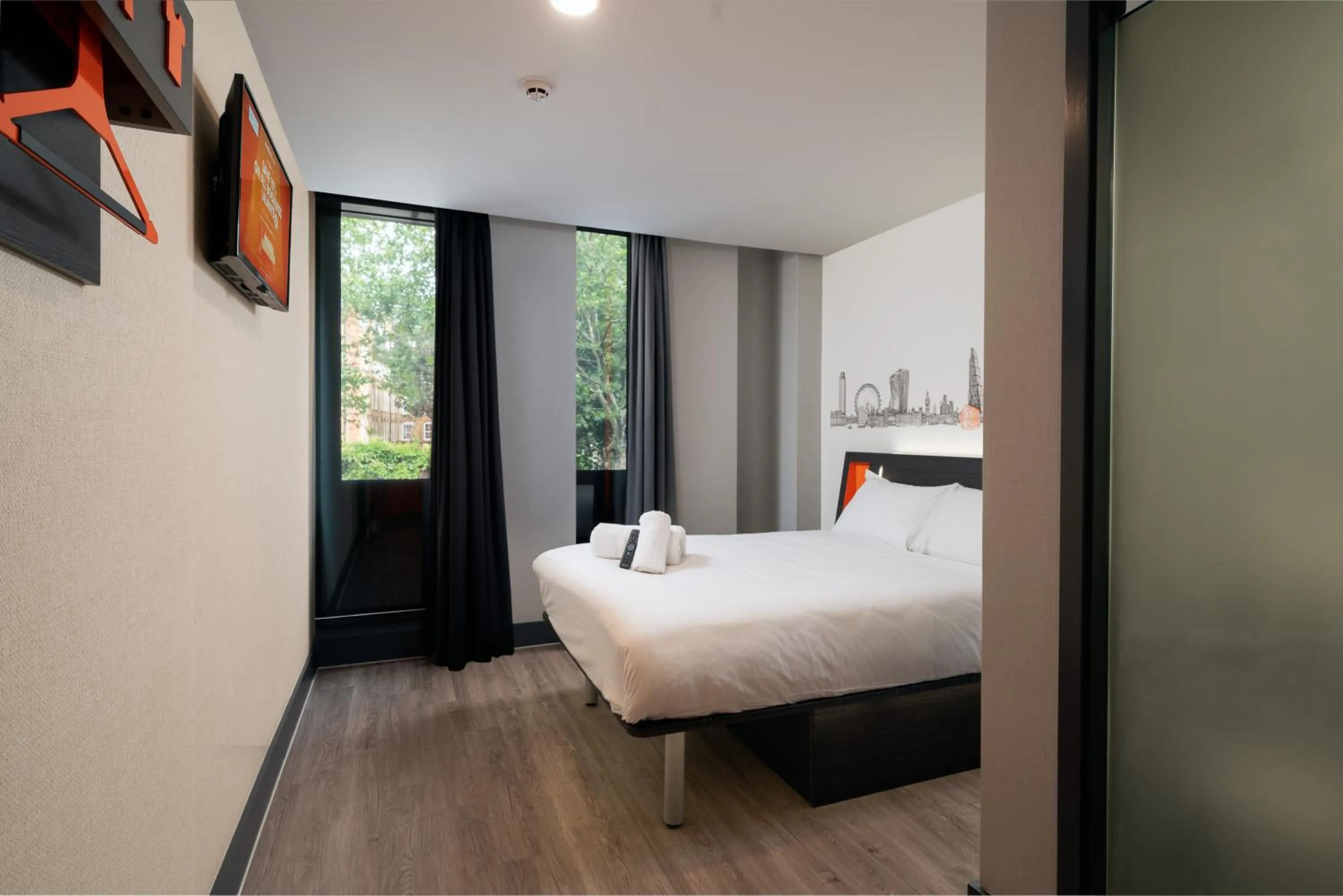 Bedroom, Bed in easyHotel London City Shoreditch