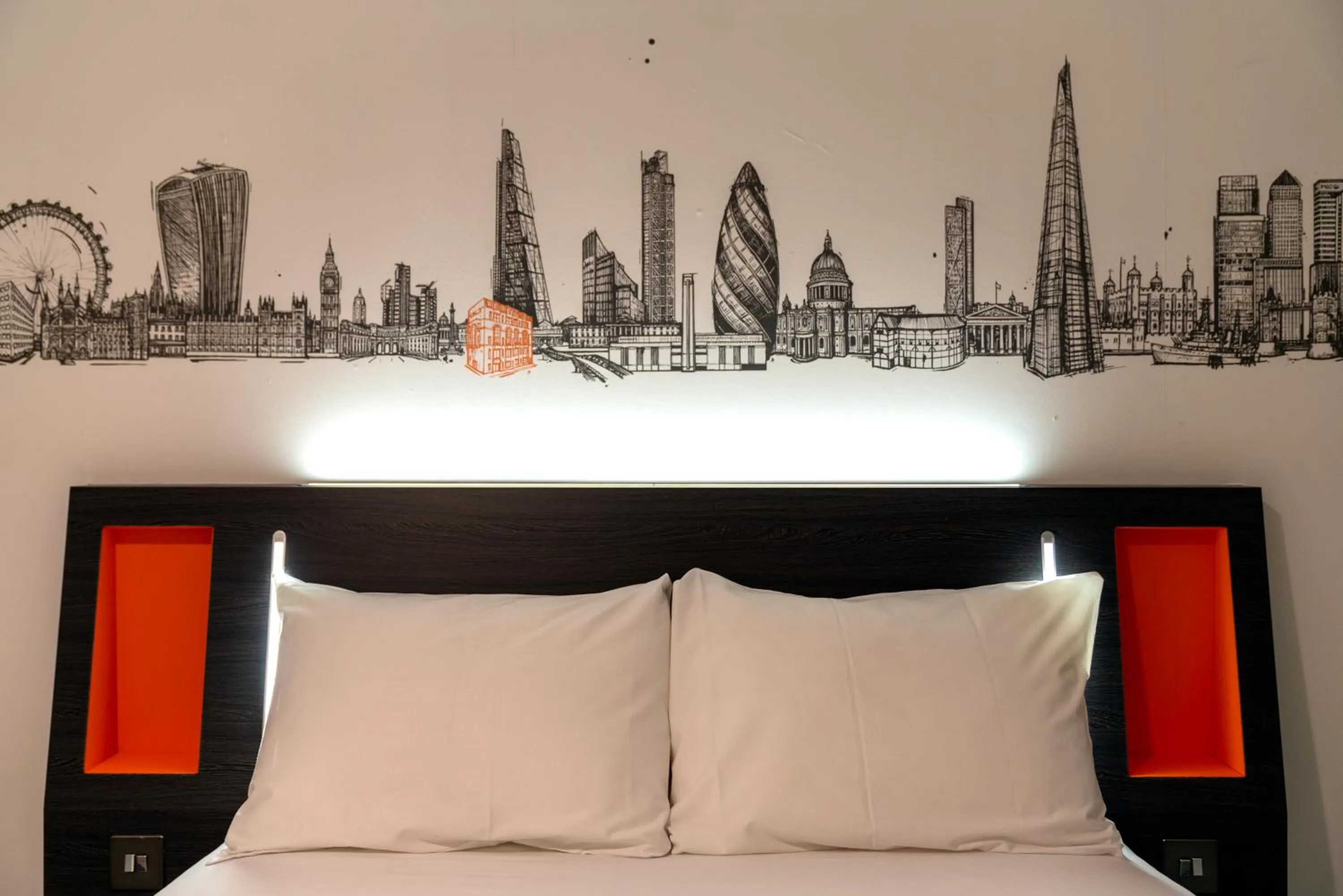 Bedroom, Bed in easyHotel London City Shoreditch