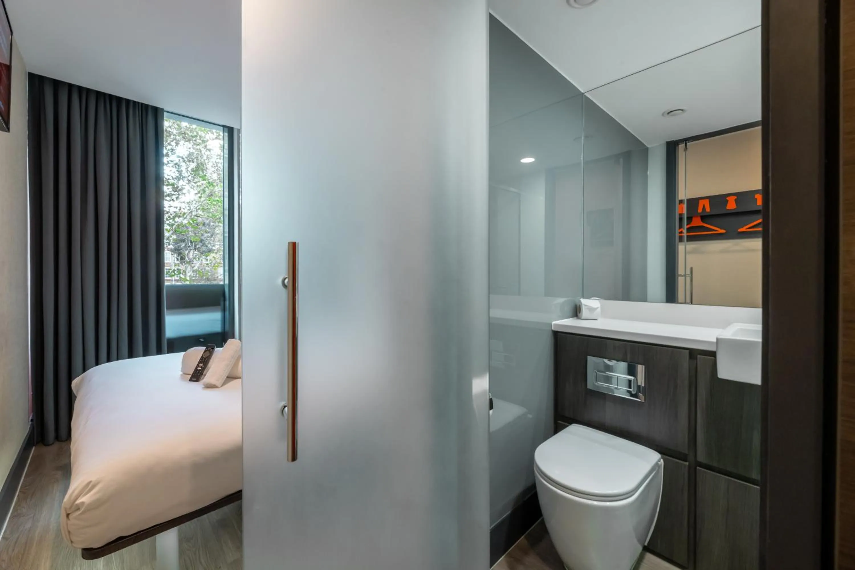 Toilet, Bed in easyHotel London City Shoreditch