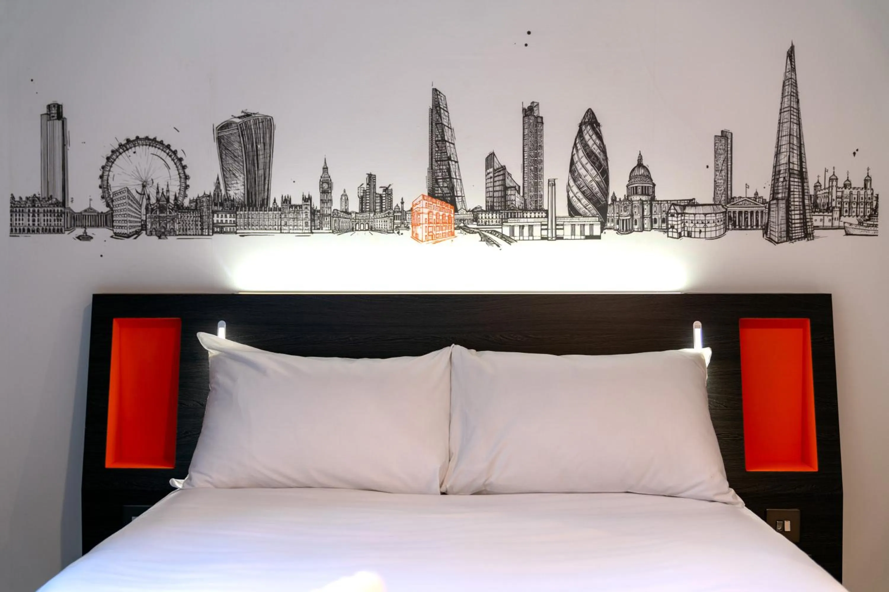 Bedroom, Bed in easyHotel London City Shoreditch