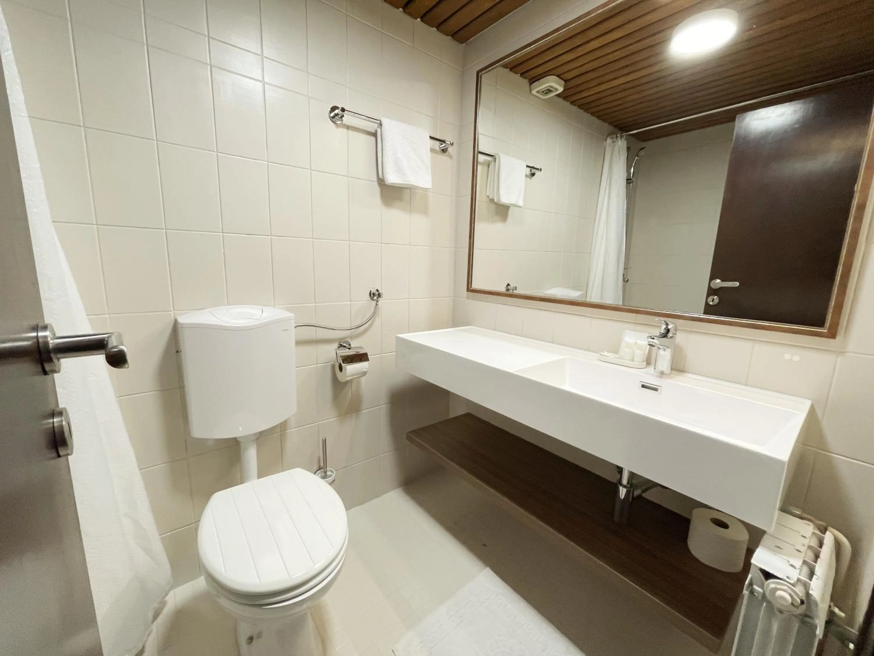 Toilet in Motel Reich