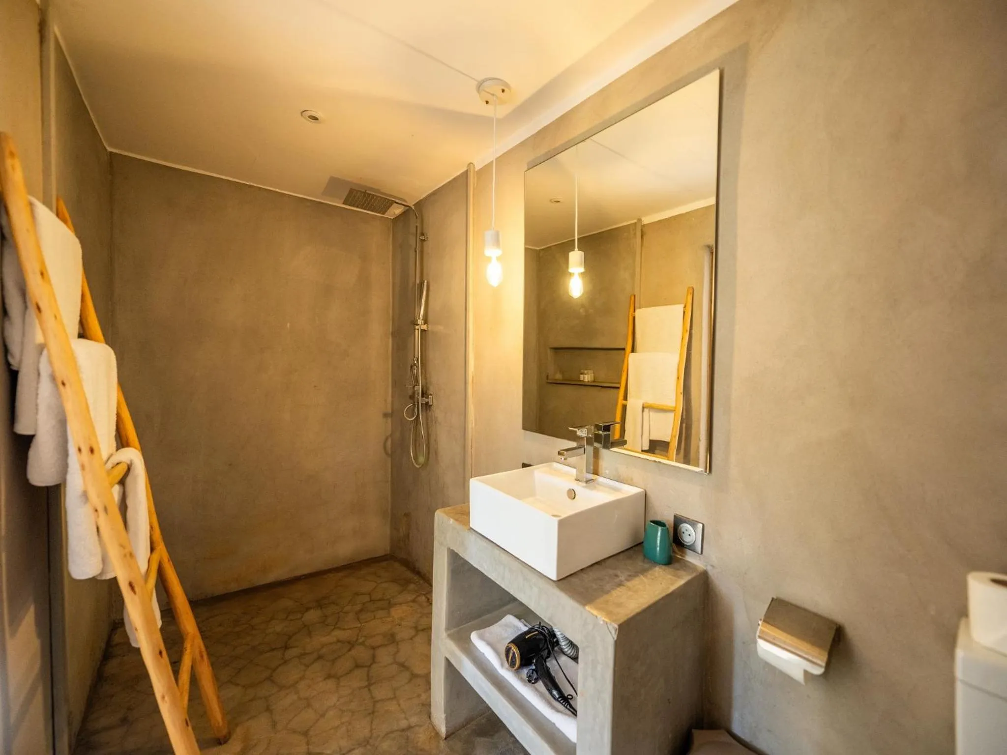 Shower in The Source Hotel Music & Spa