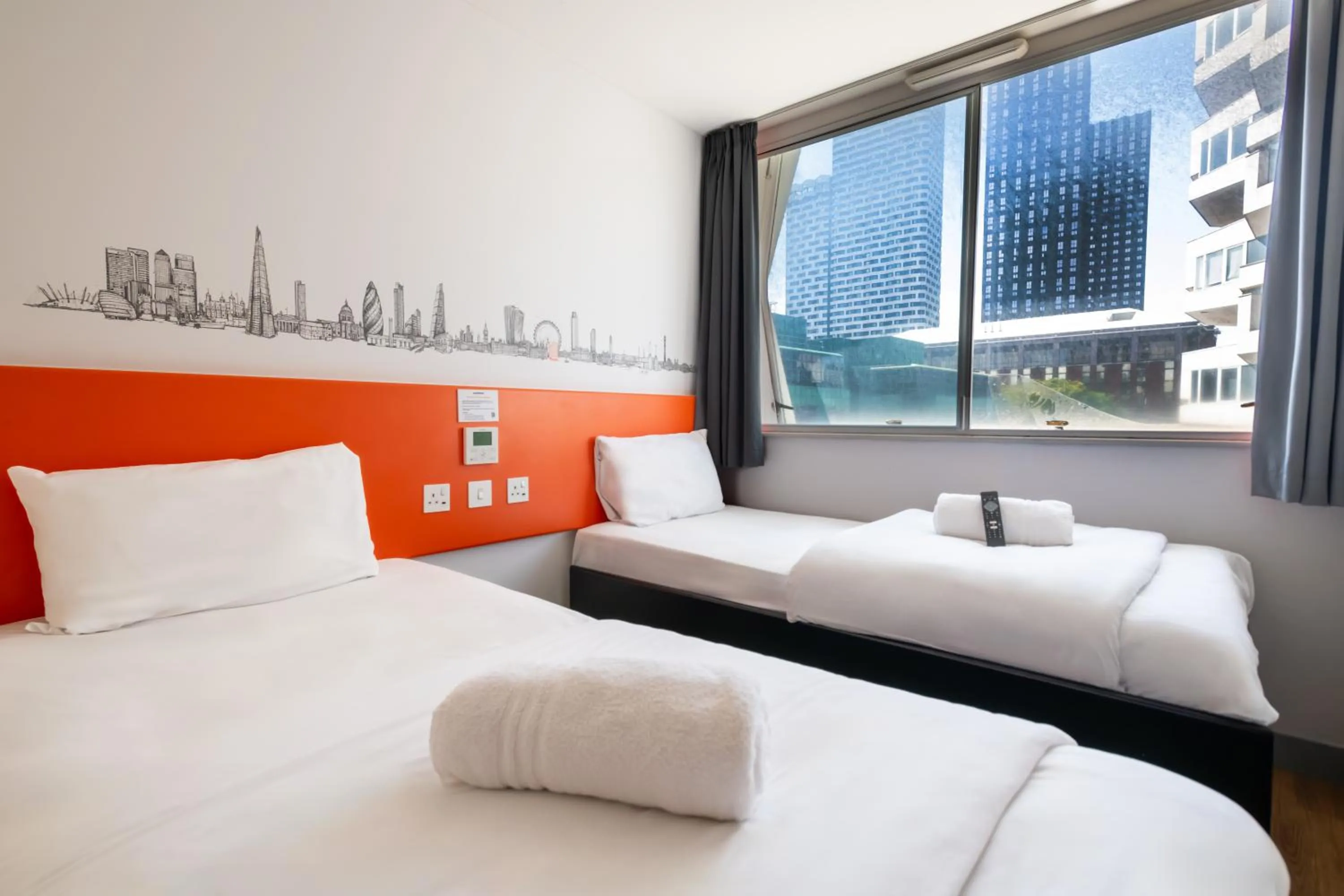 Bedroom, Bed in easyHotel Croydon