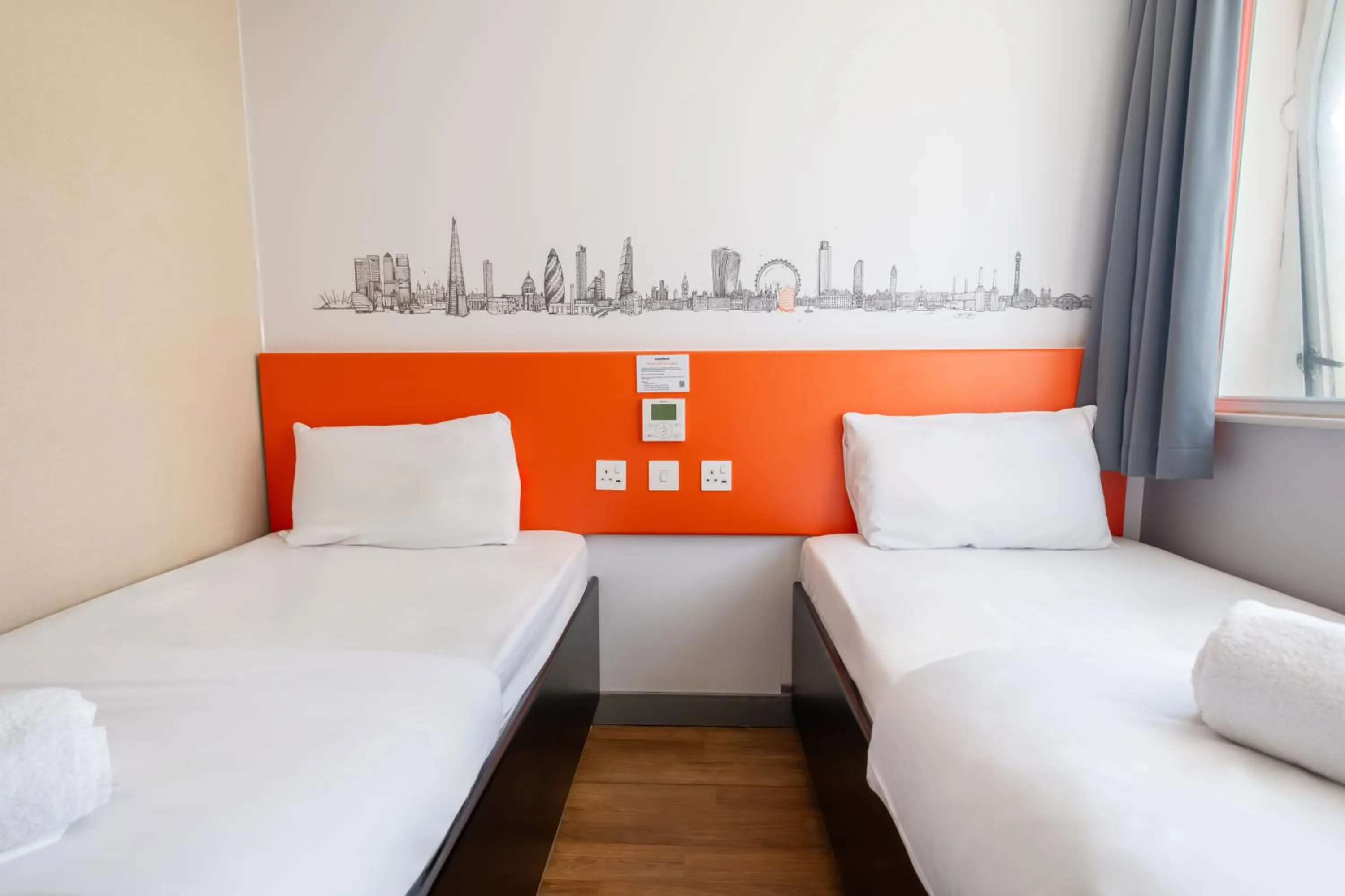 Bedroom, Bed in easyHotel Croydon