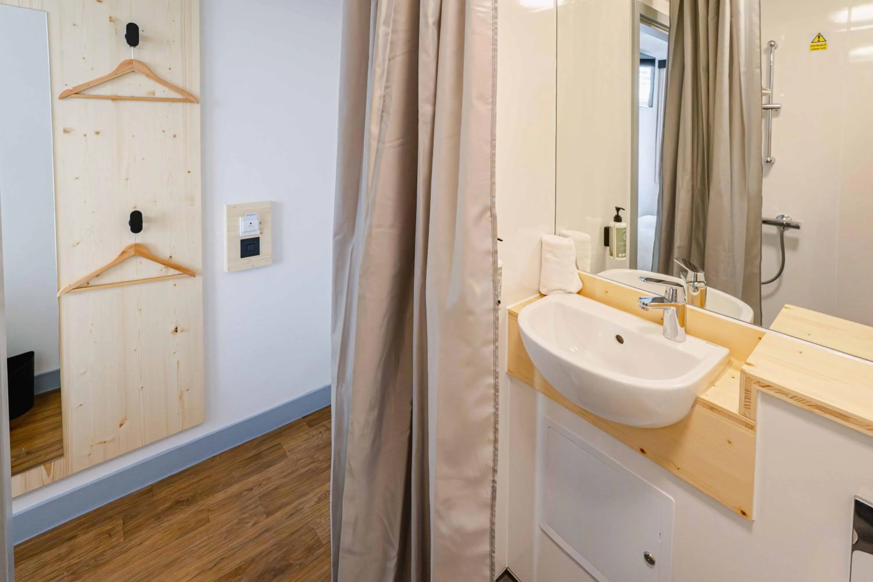 Bathroom in easyHotel Croydon