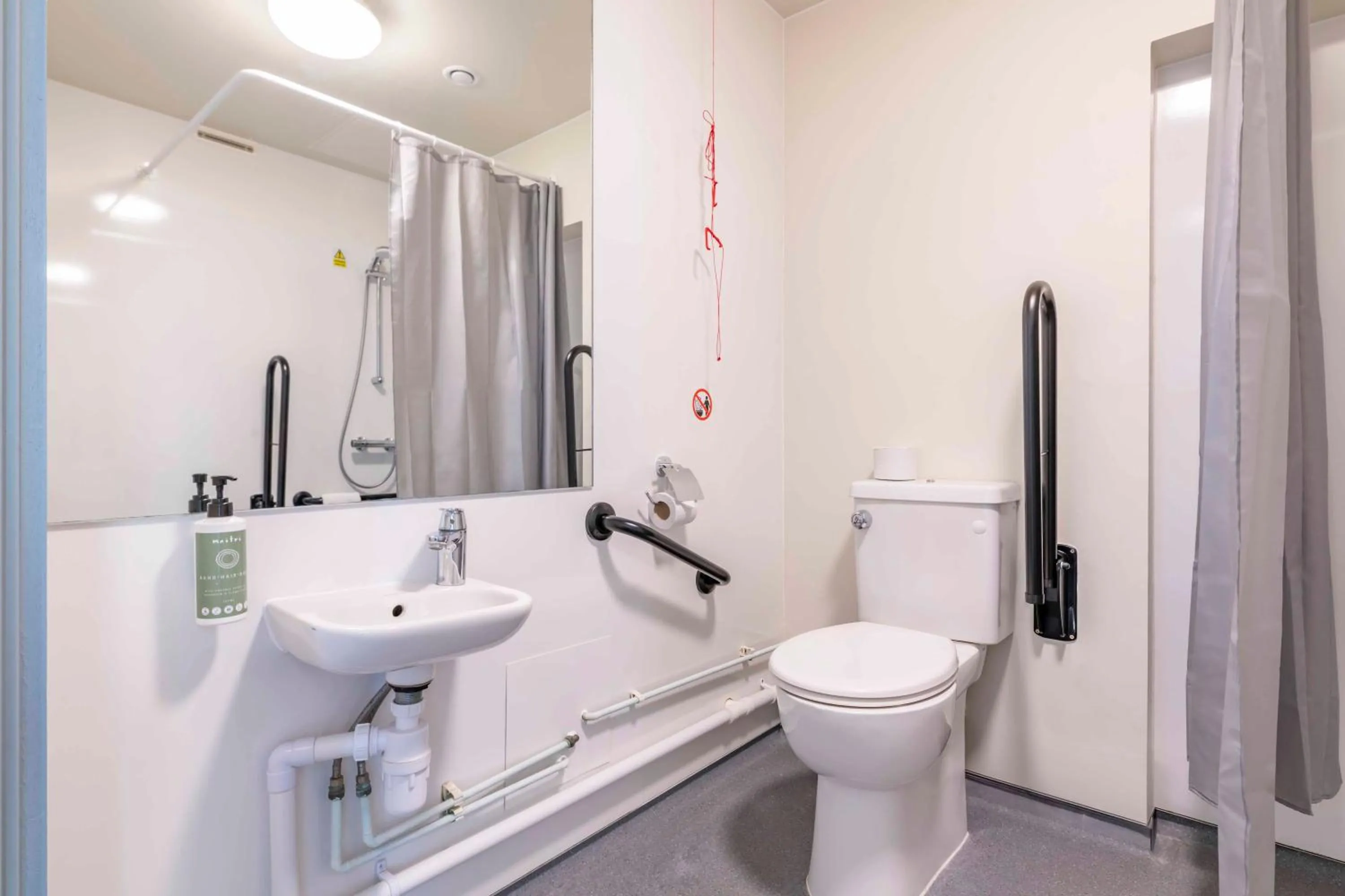 Bathroom in easyHotel Croydon