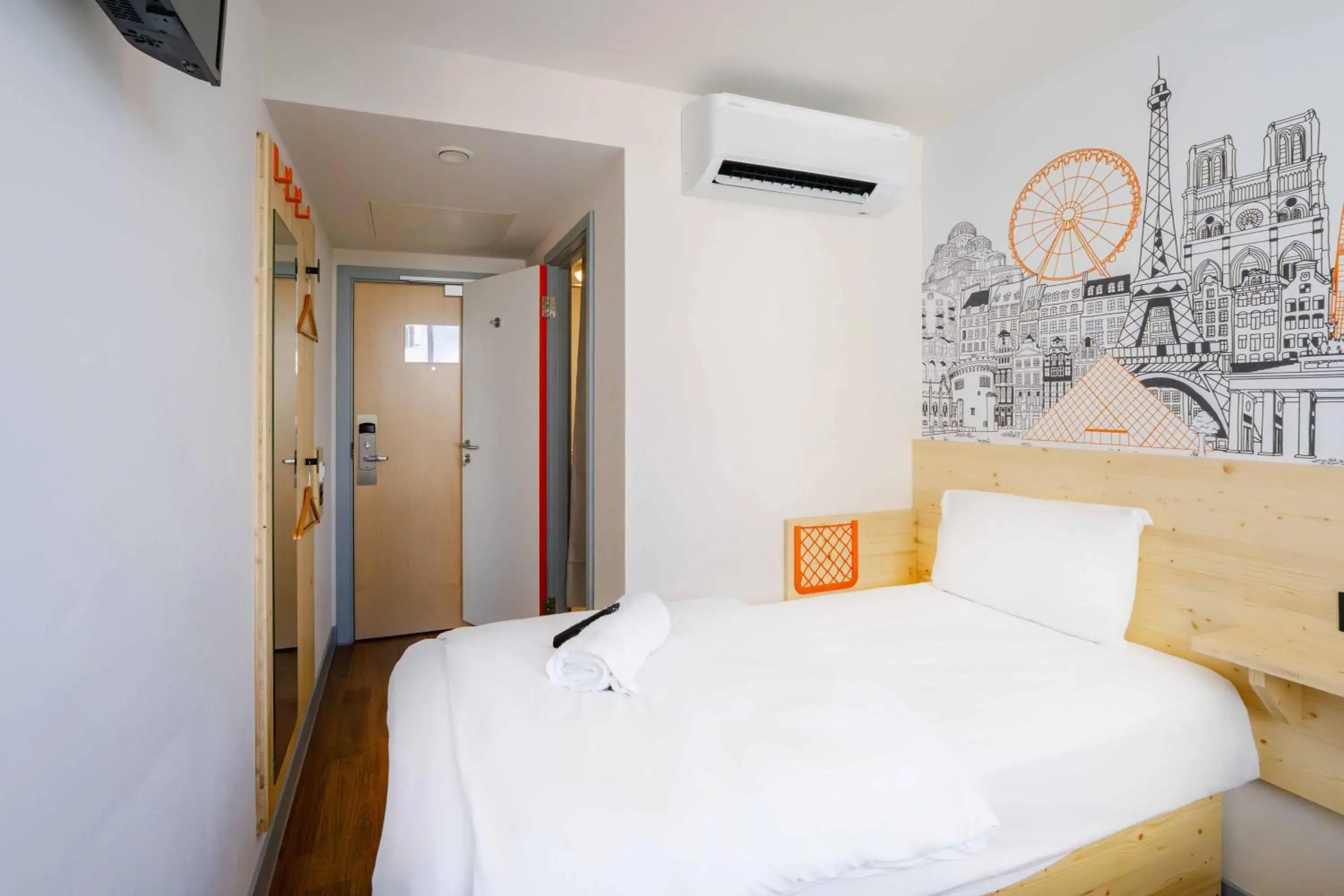 Bedroom, Bed in easyHotel Croydon Bedroom, Bed in easyHotel Croydon