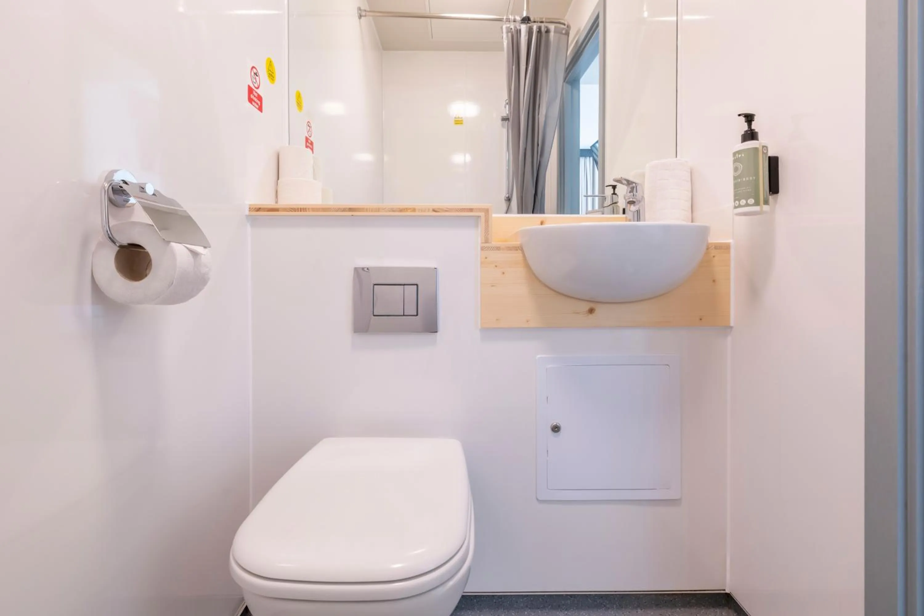 Bathroom in easyHotel Croydon