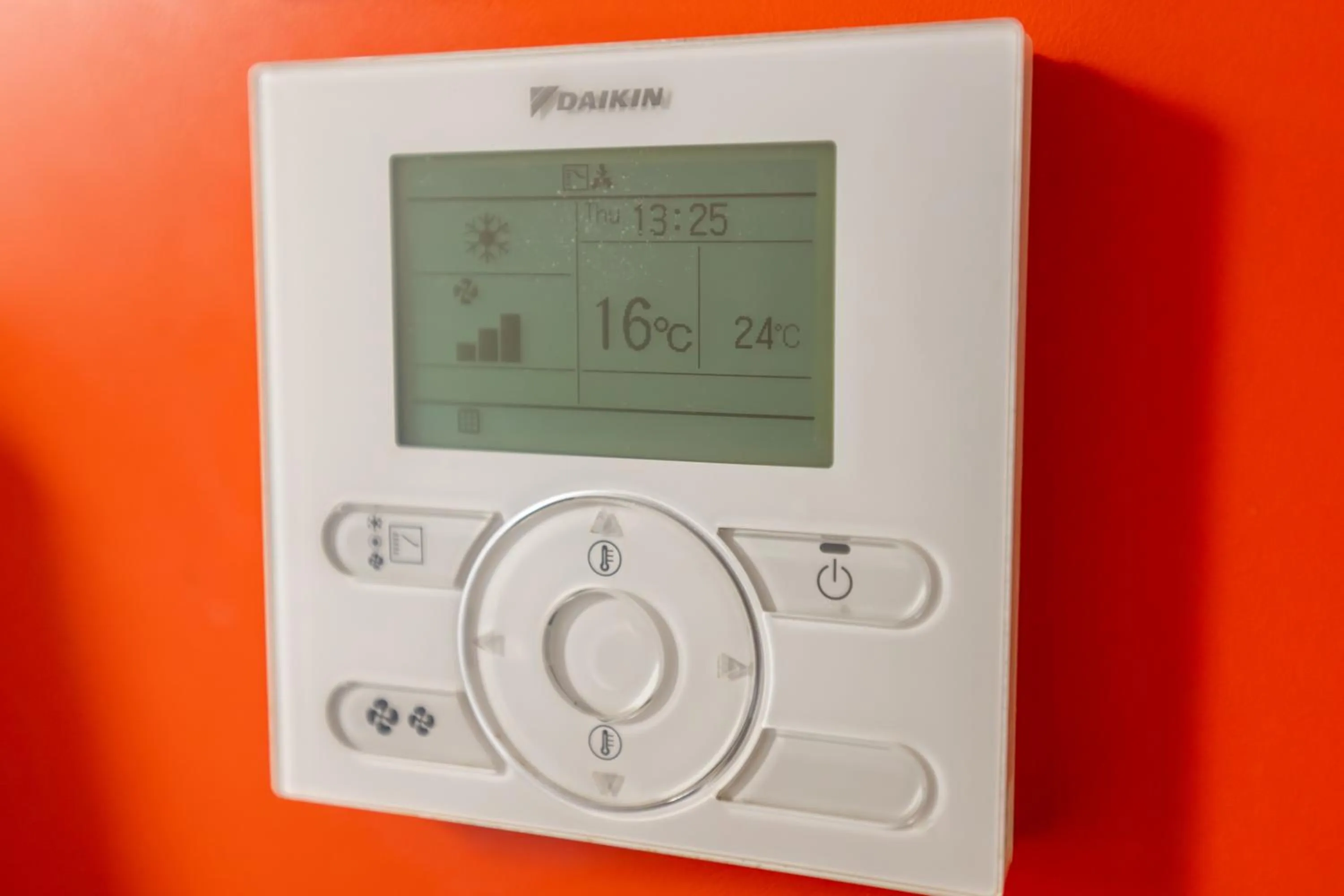 air conditioner in easyHotel Croydon