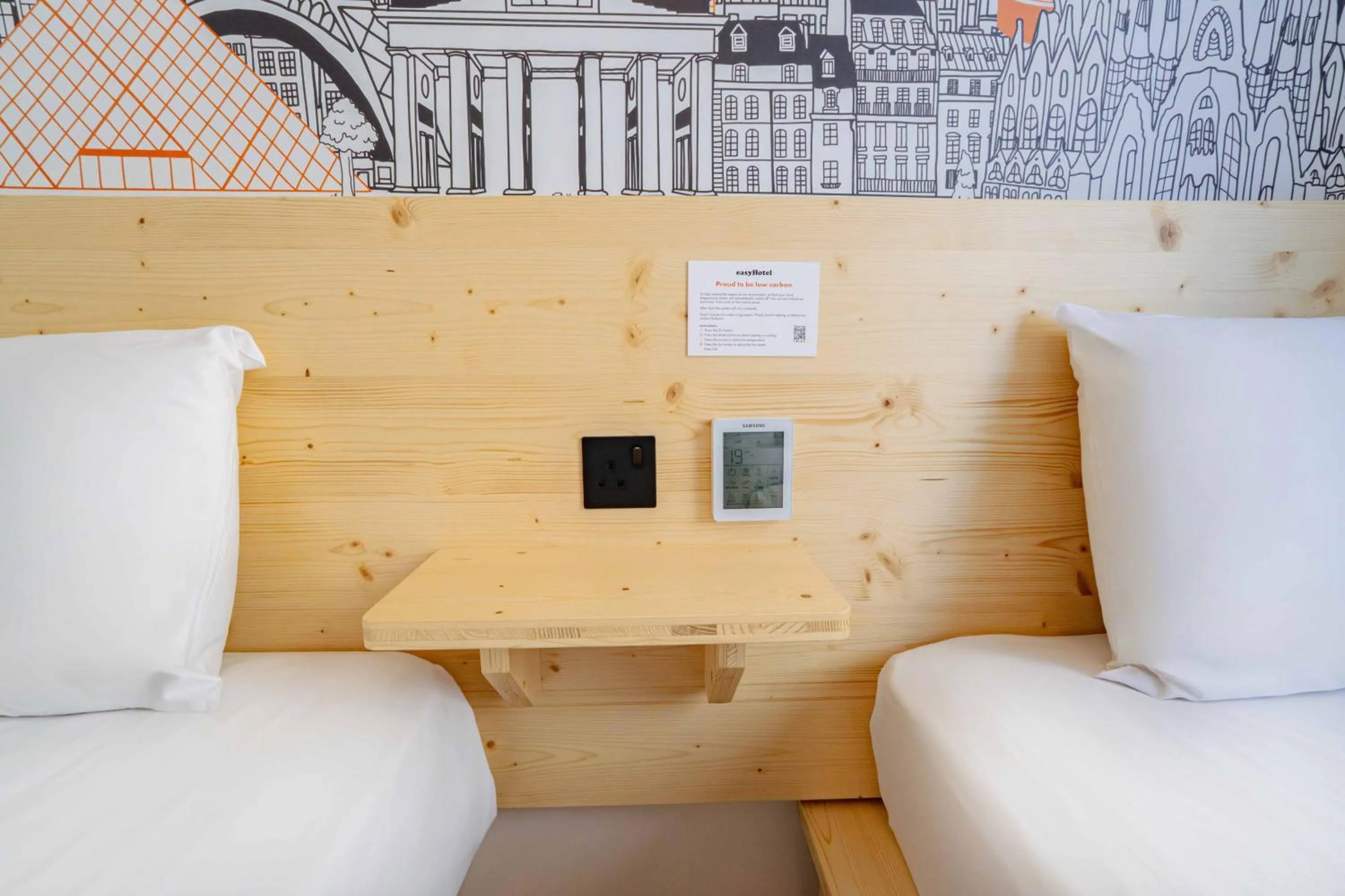 Bedroom in easyHotel Croydon