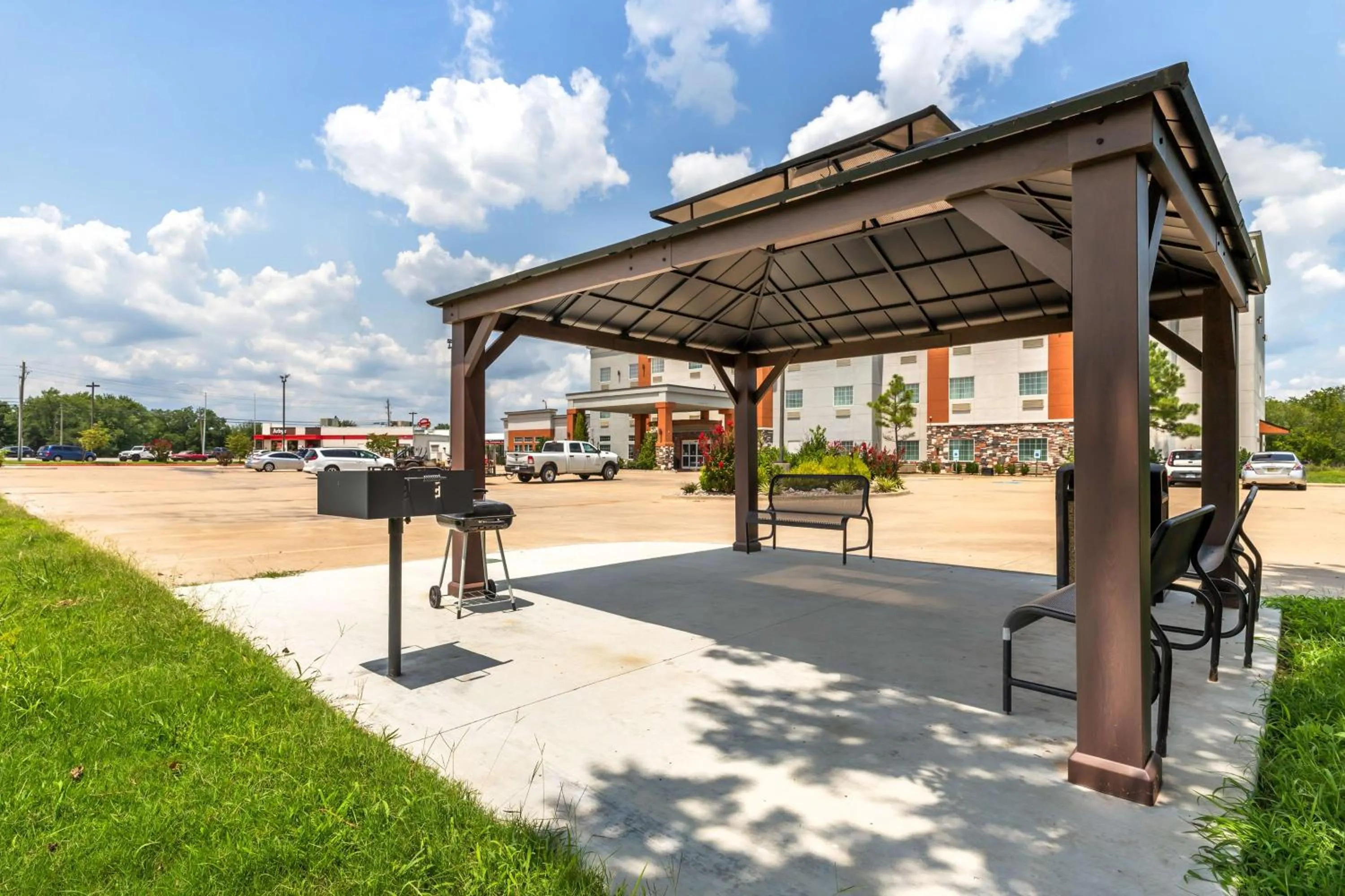 Property building in Best Western Plus Coweta's 1st Hotel