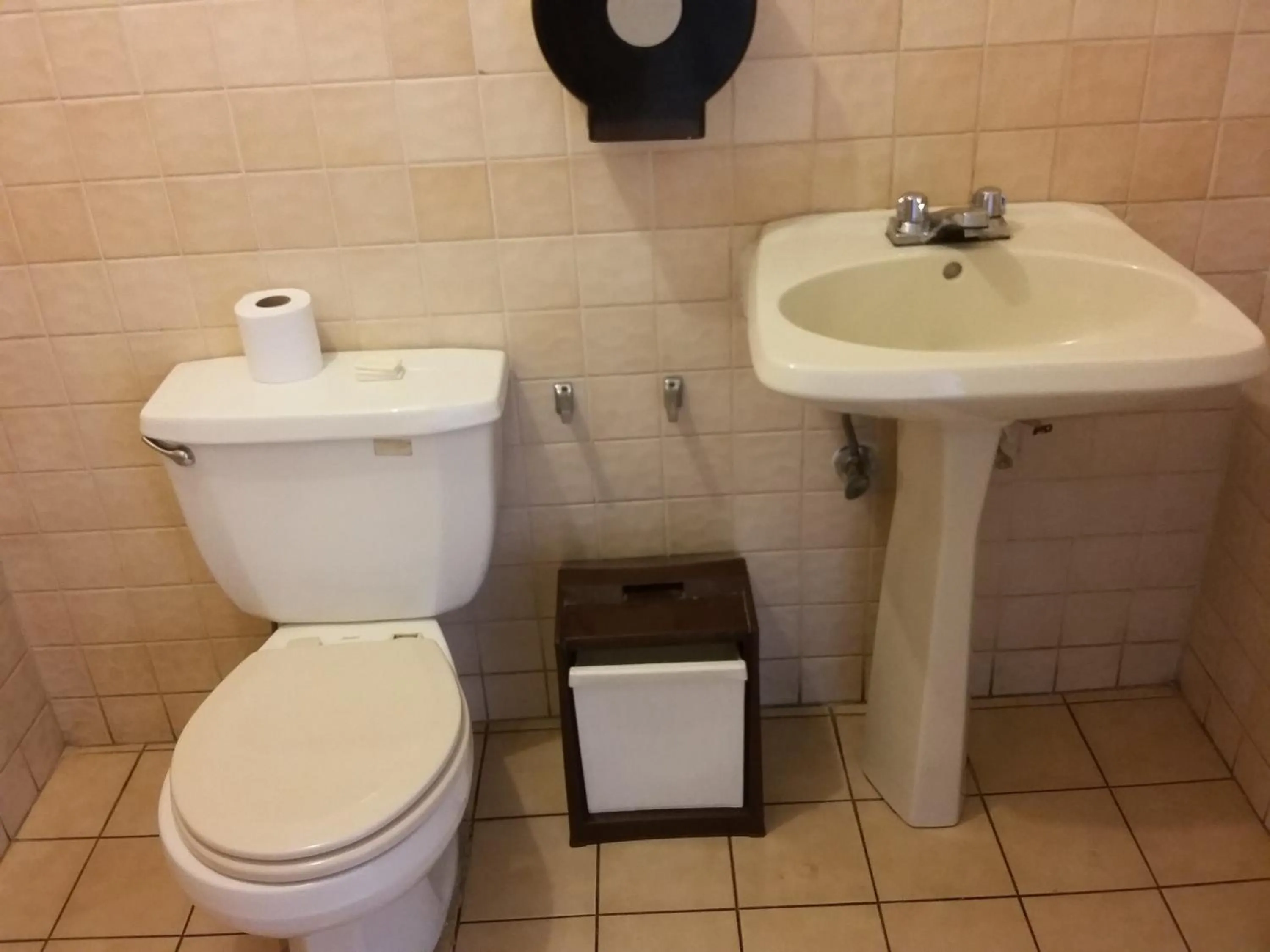 Toilet in Hotel Centenario