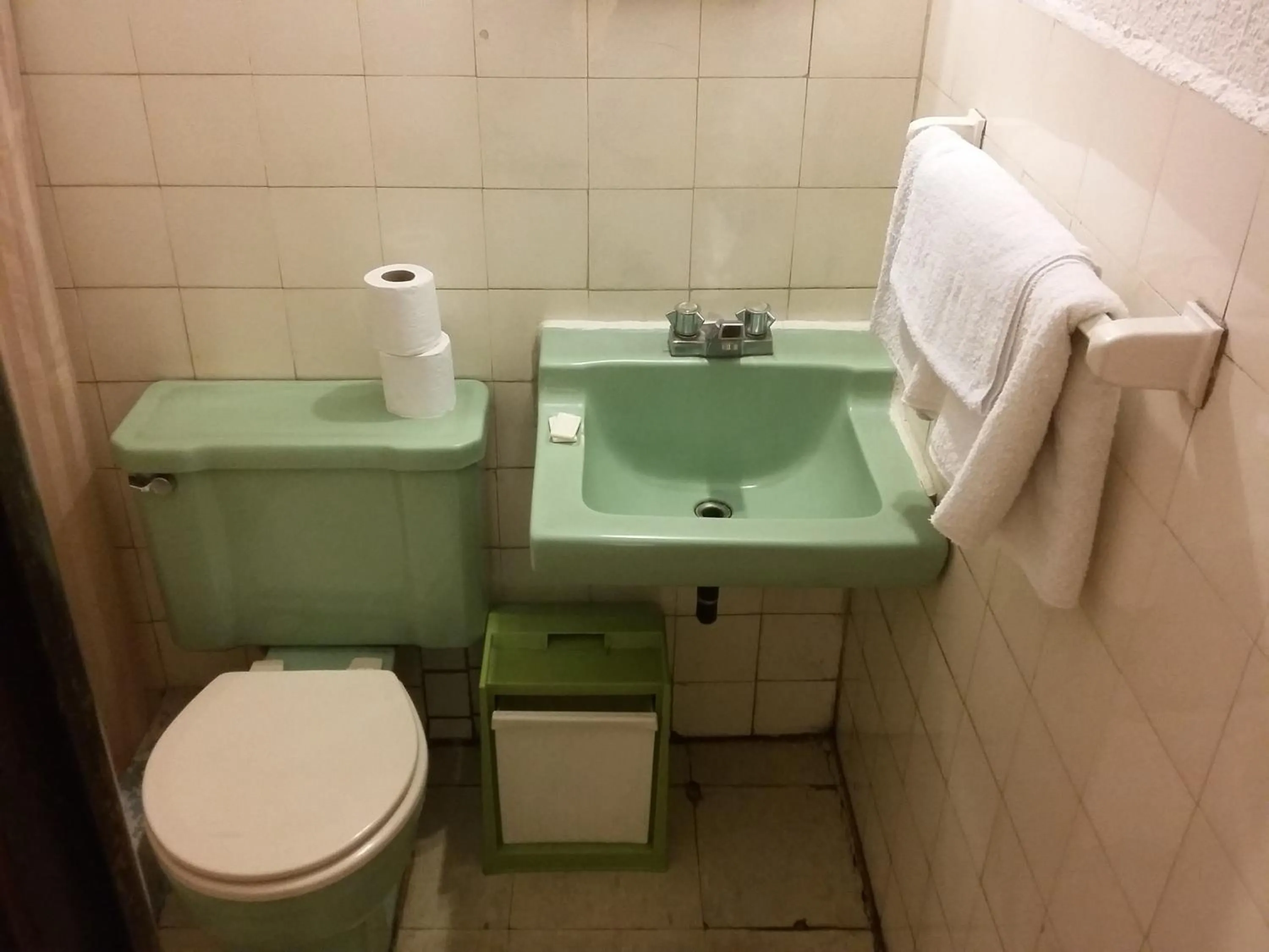 Toilet in Hotel Centenario