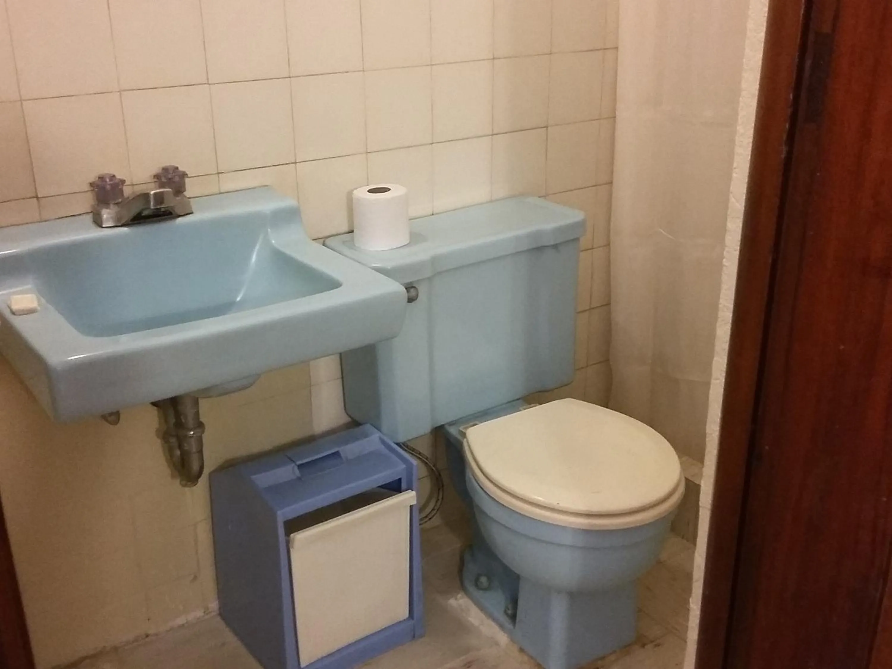 Toilet in Hotel Centenario