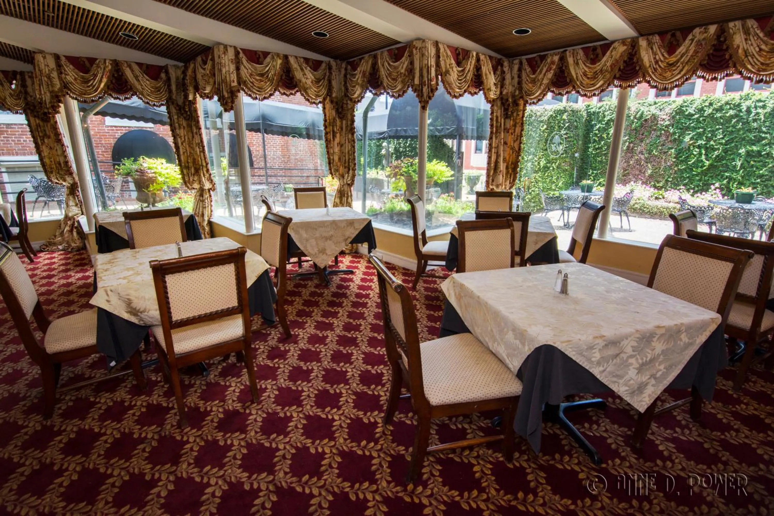 Day in The Guest House Historic Mansion