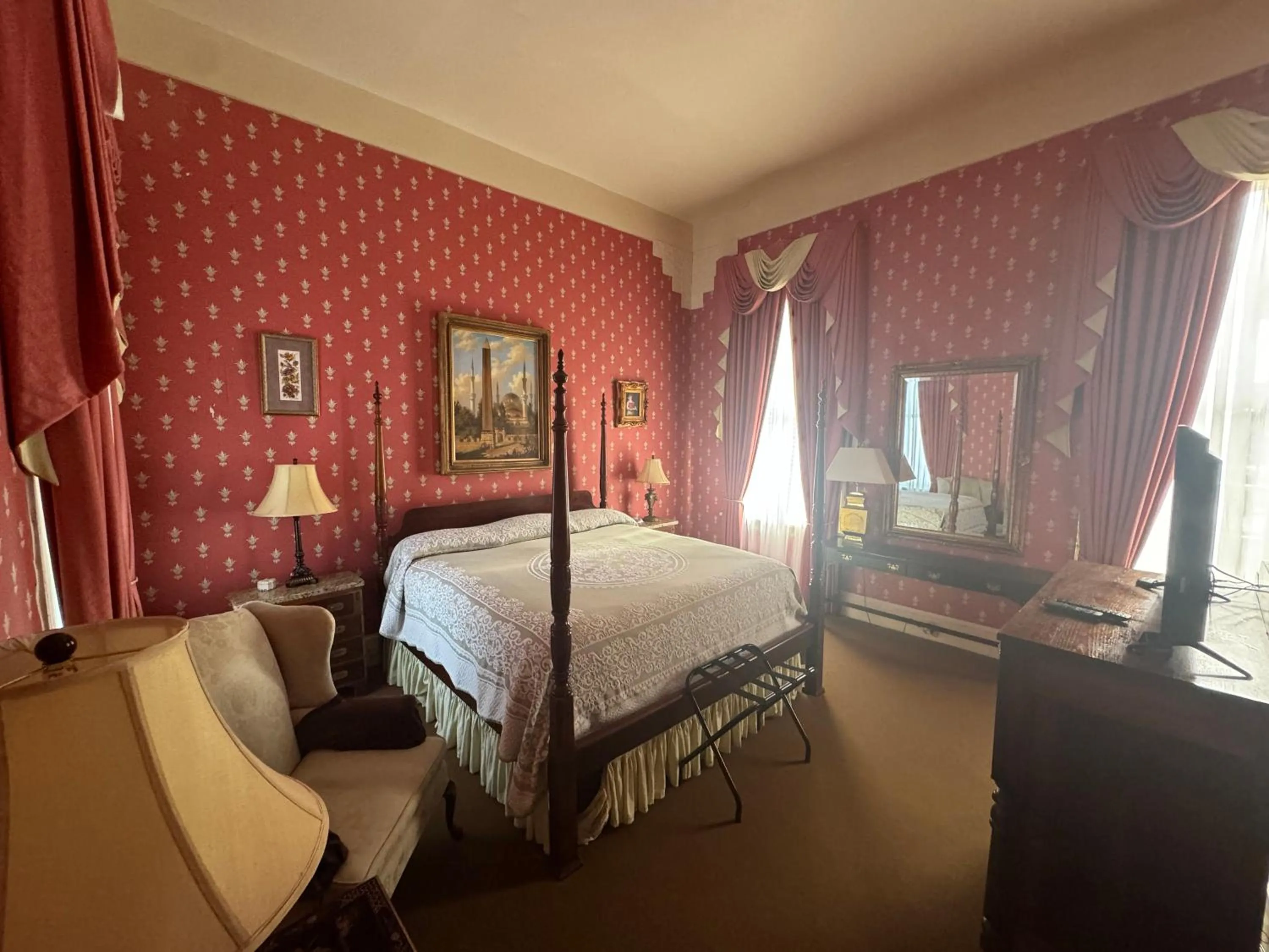 Photo of the whole room, Bed in The Guest House Historic Mansion