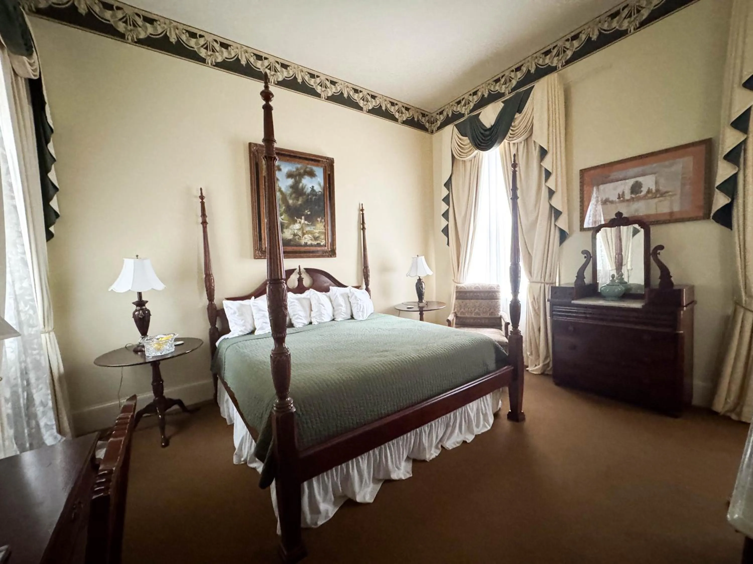 Bed in The Guest House Historic Mansion