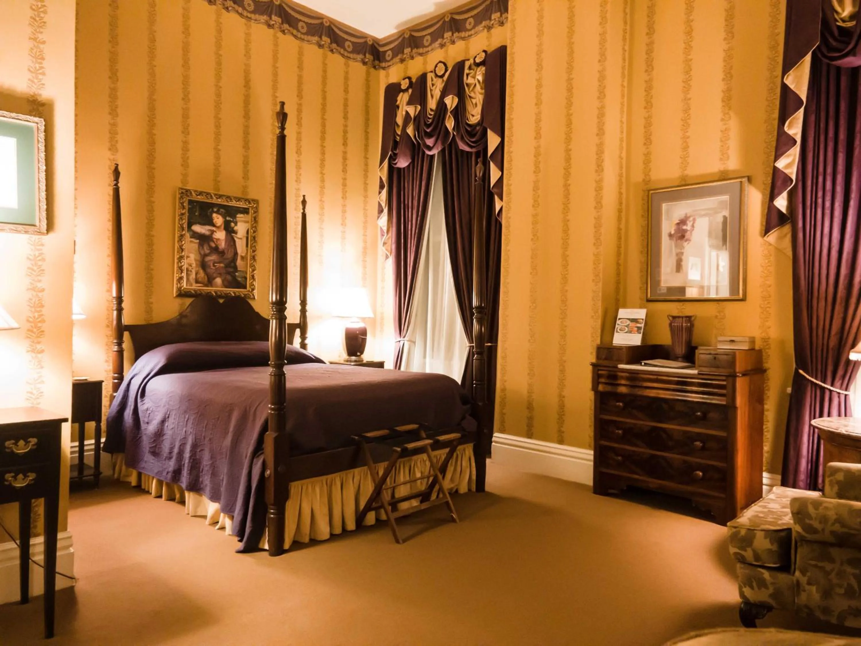 Bed in The Guest House Historic Mansion