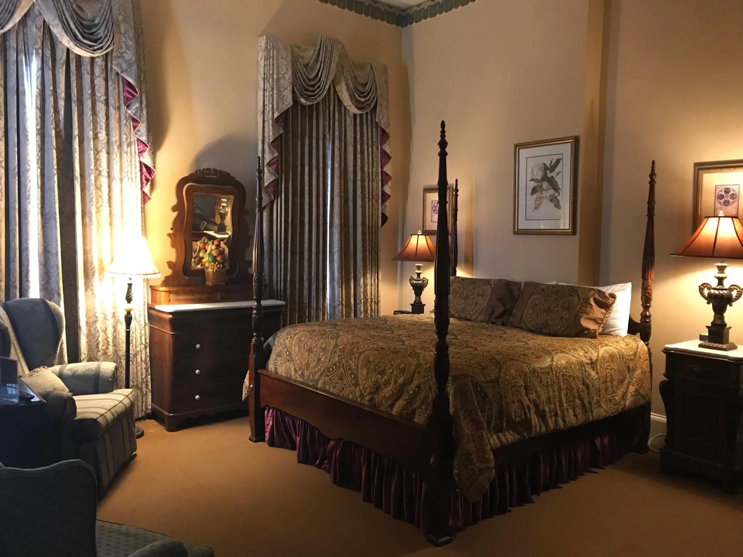 Bed in The Guest House Historic Mansion