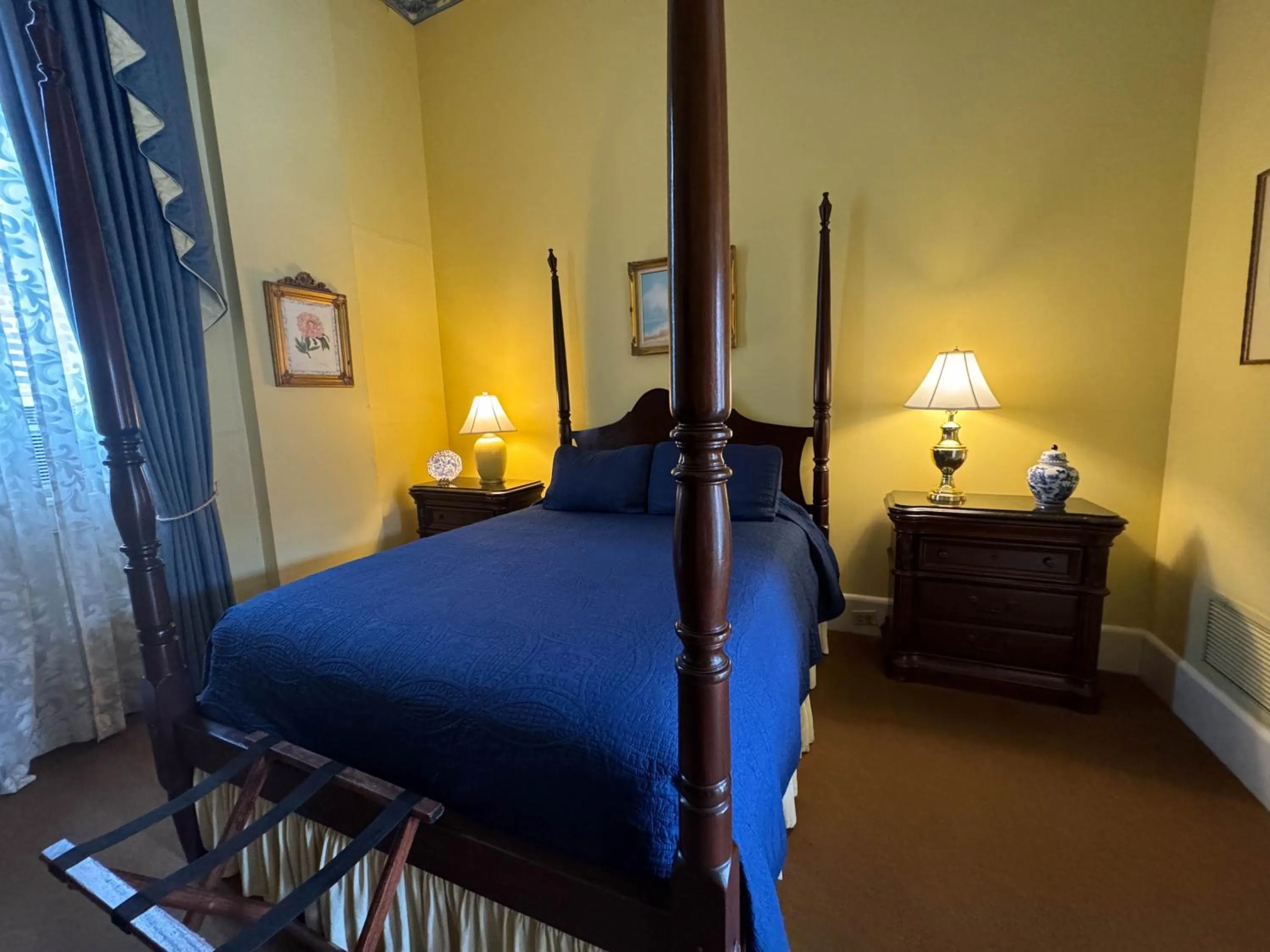Bedroom, Bed in The Guest House Historic Mansion