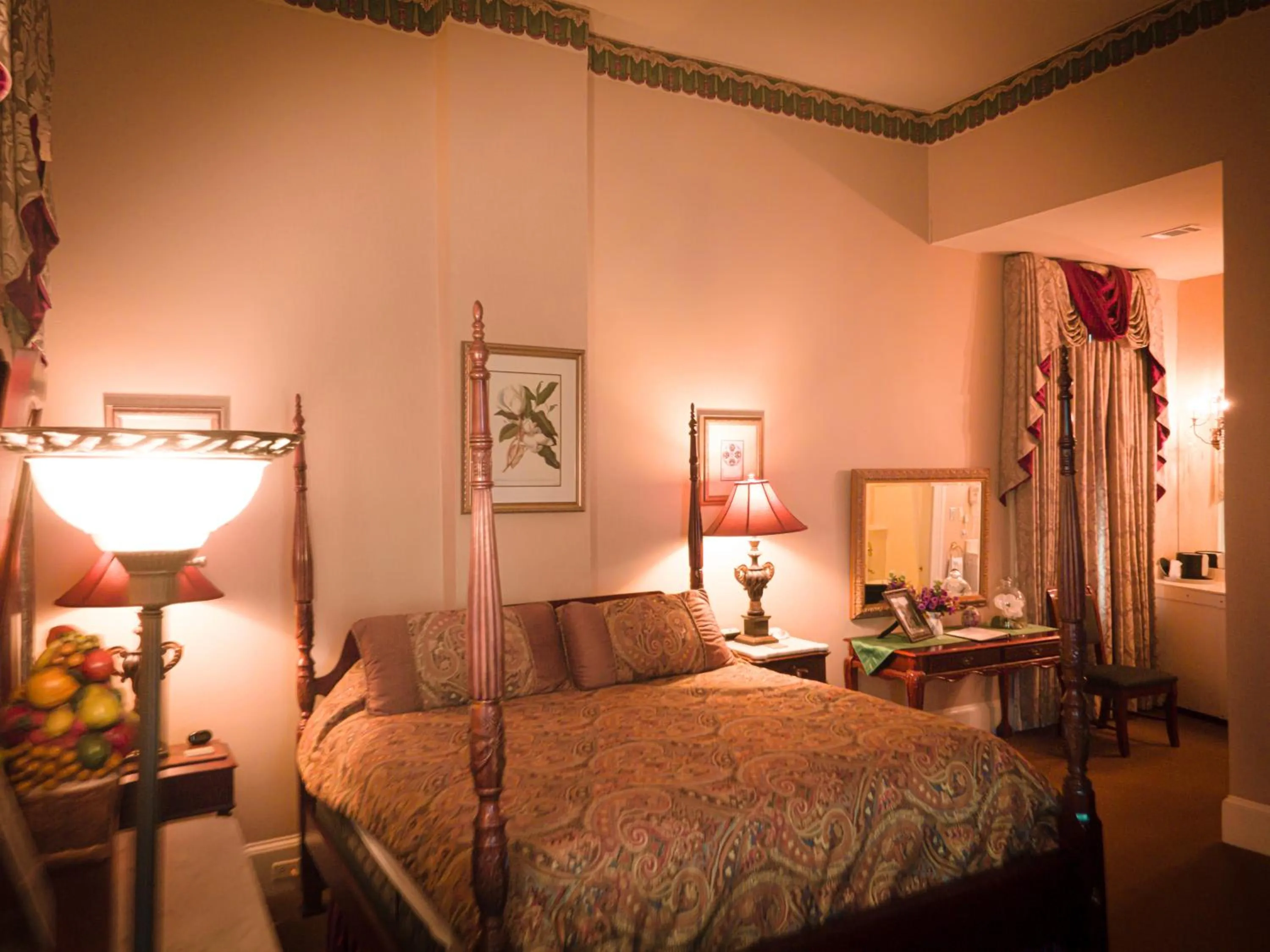 Bed in The Guest House Historic Mansion