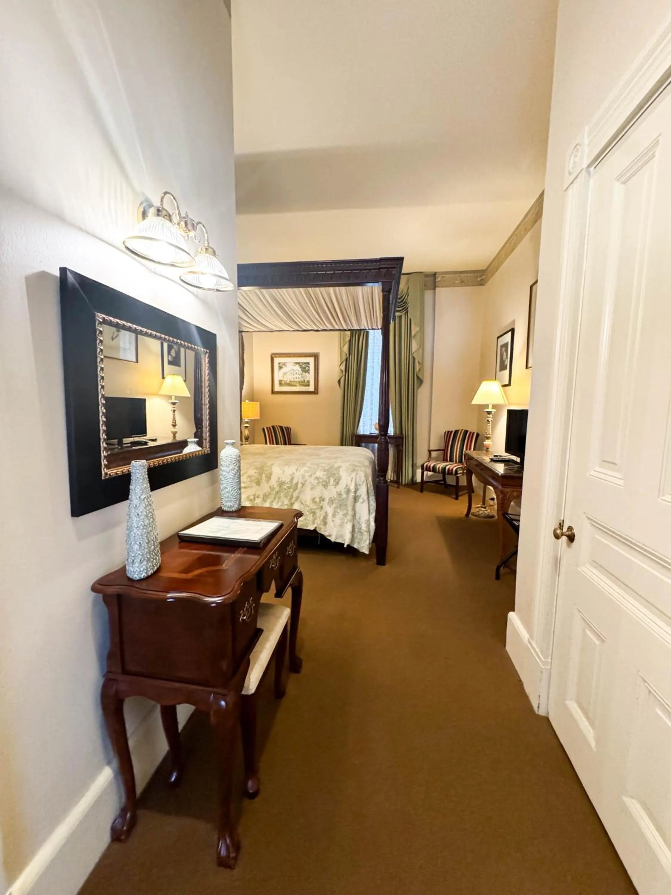 Photo of the whole room in The Guest House Historic Mansion