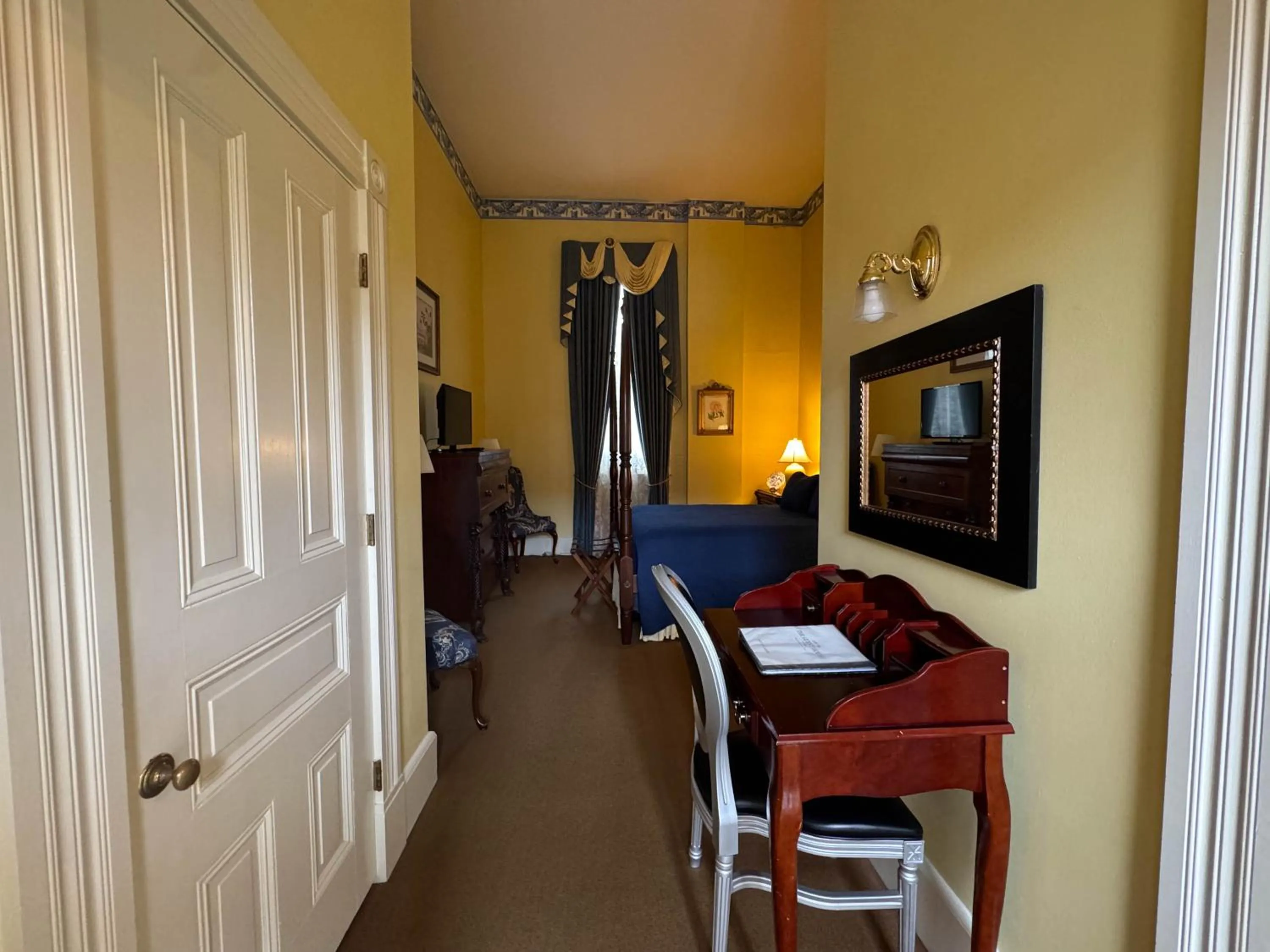 Photo of the whole room, Bed in The Guest House Historic Mansion