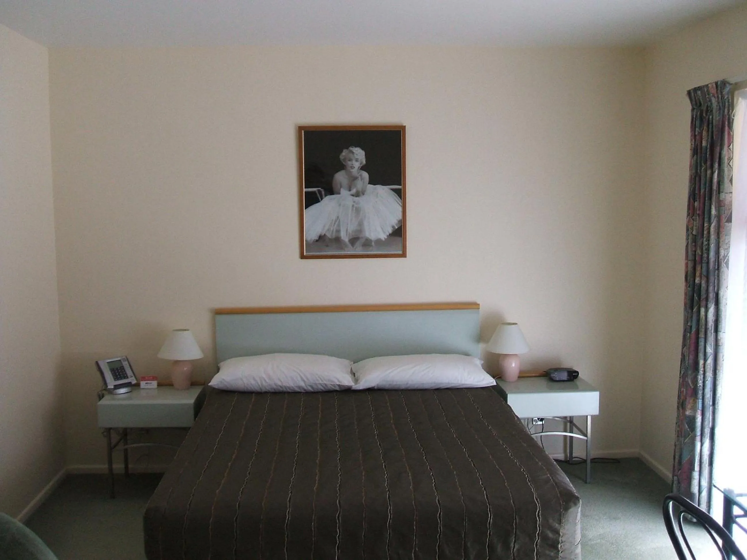 Bedroom, Bed in Pavilion Motel & Conference Centre