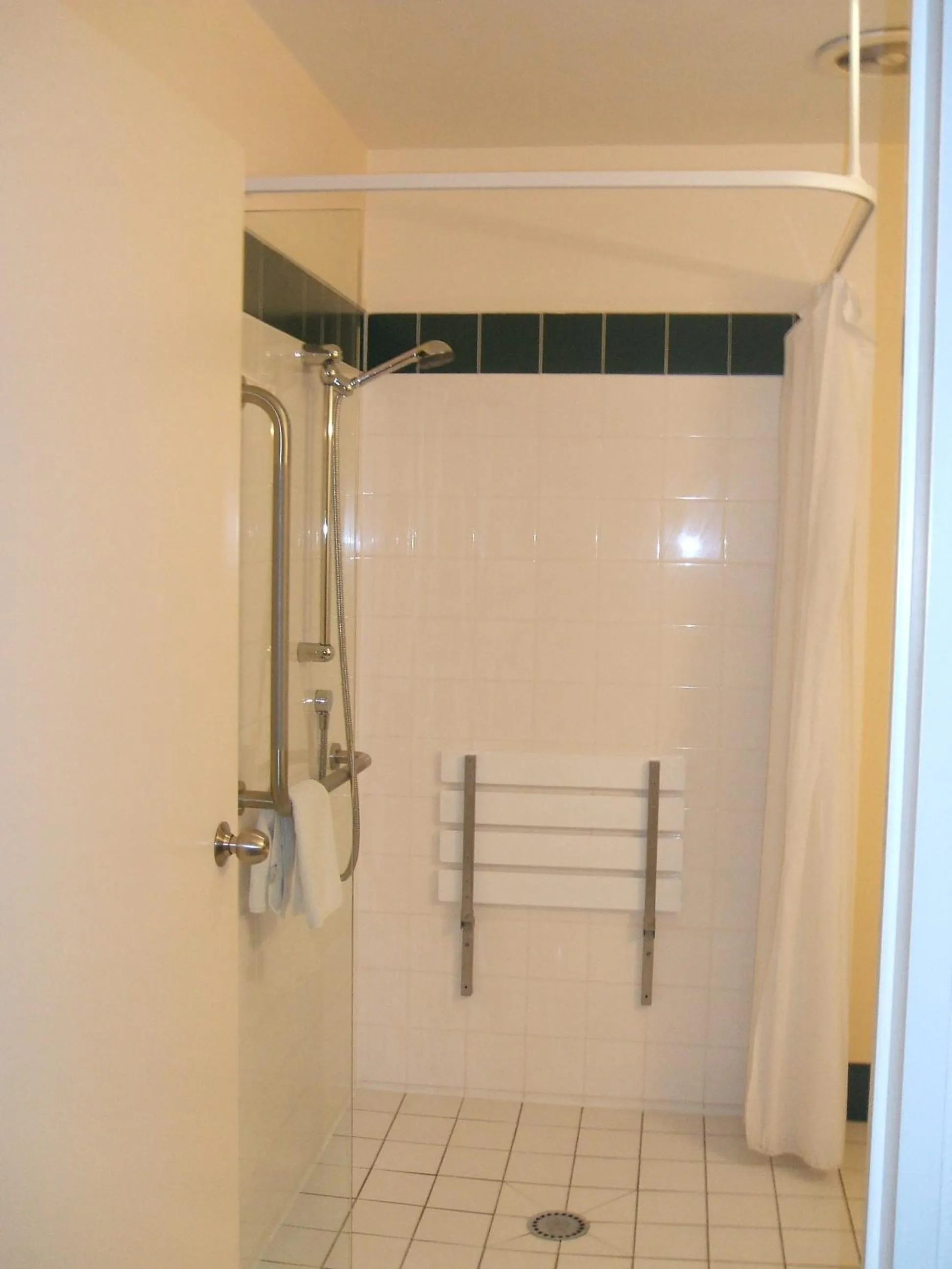 Bathroom in Pavilion Motel & Conference Centre