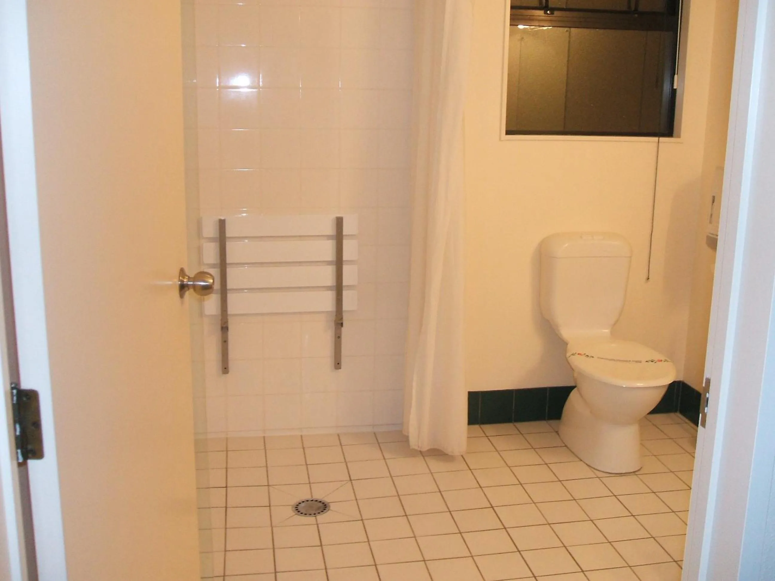 Bathroom in Pavilion Motel & Conference Centre