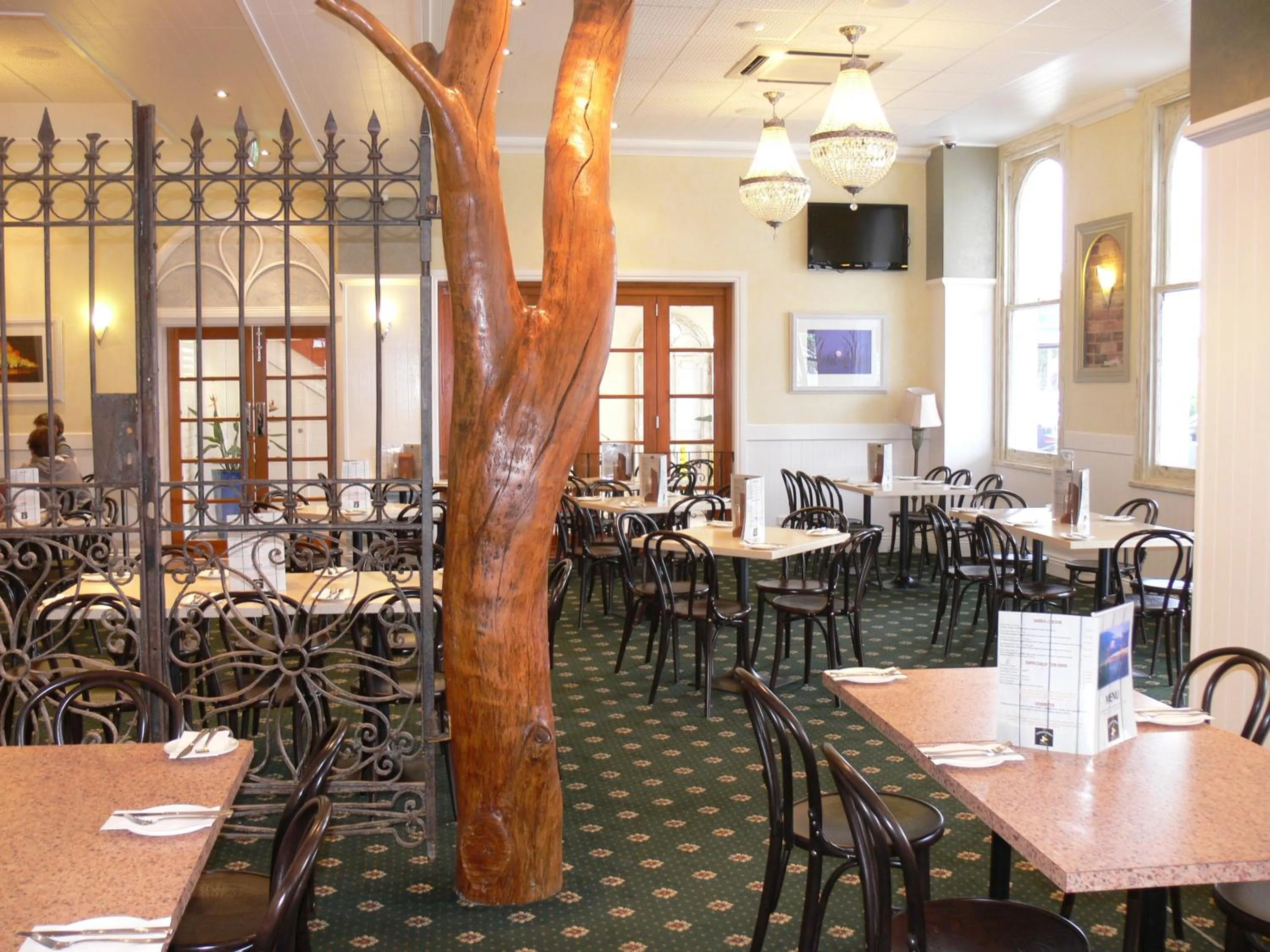 Restaurant/places to eat in The Yarrawonga Hotel