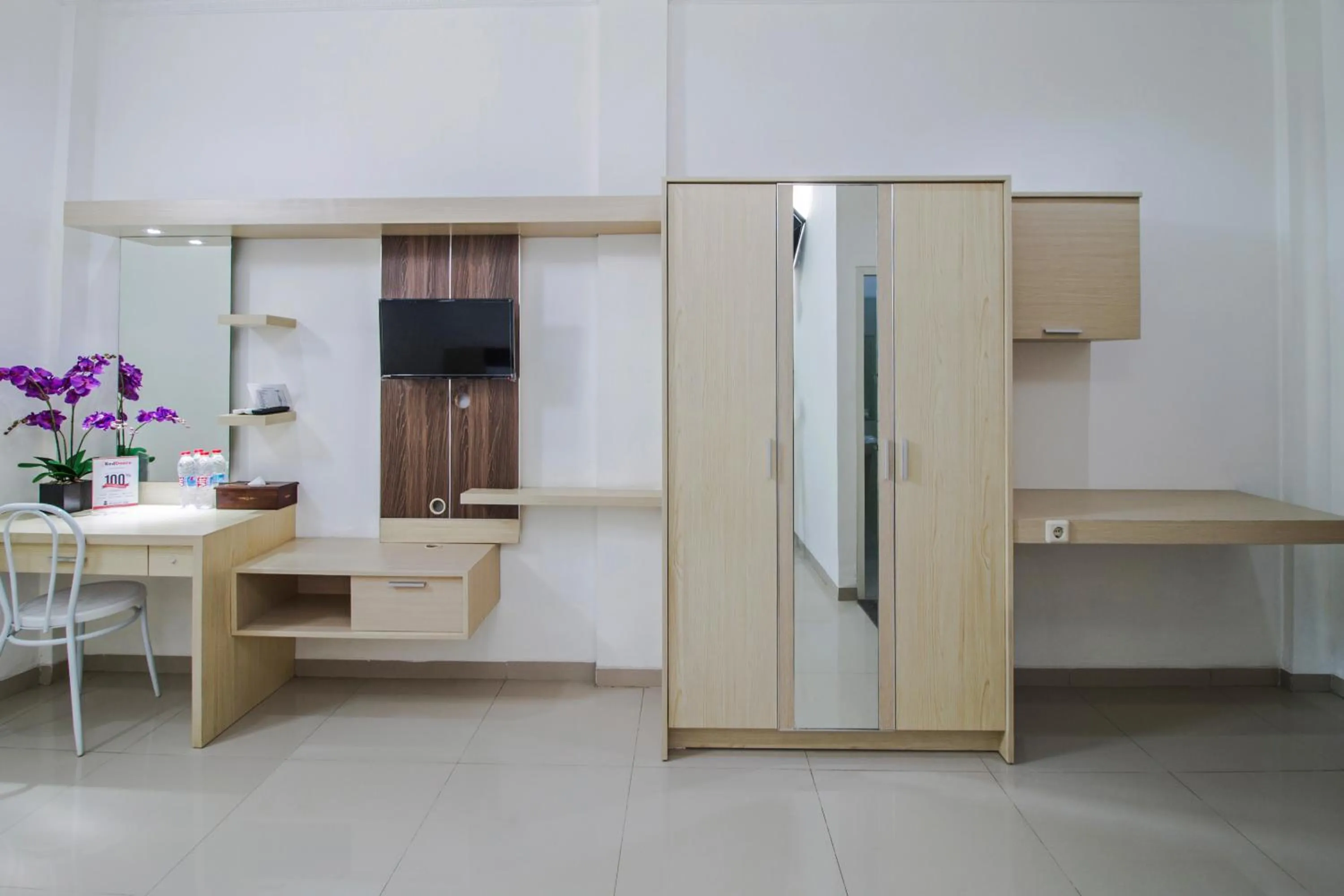 RedDoorz @ Jatiwaringin