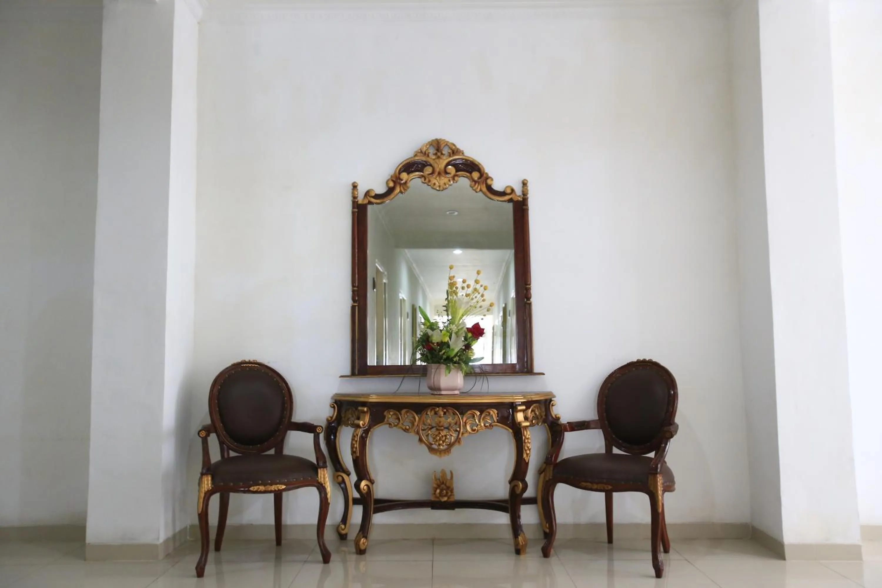 Seating area in RedDoorz @ Jatiwaringin